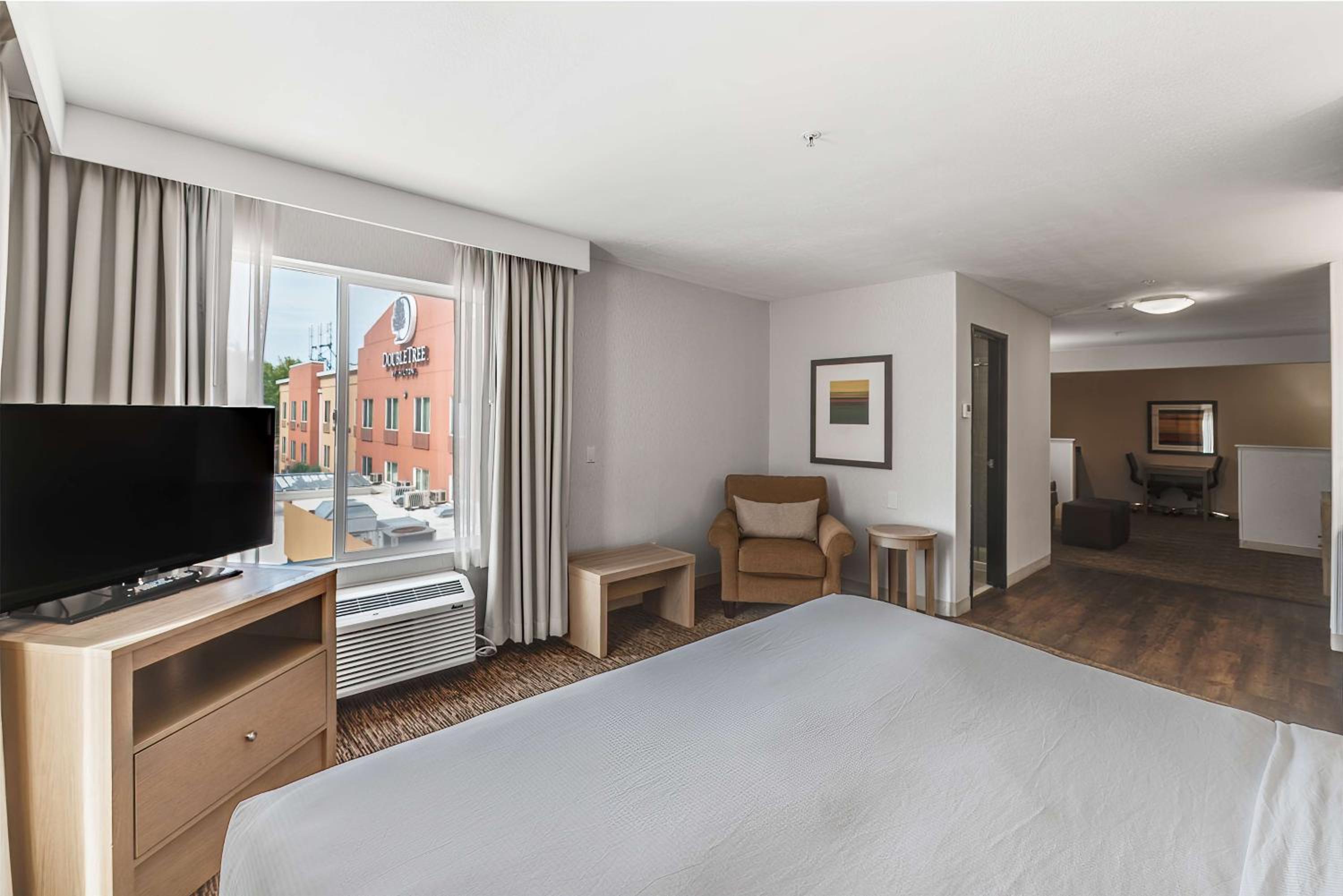 One-Bedroom King Suite - Photo 1