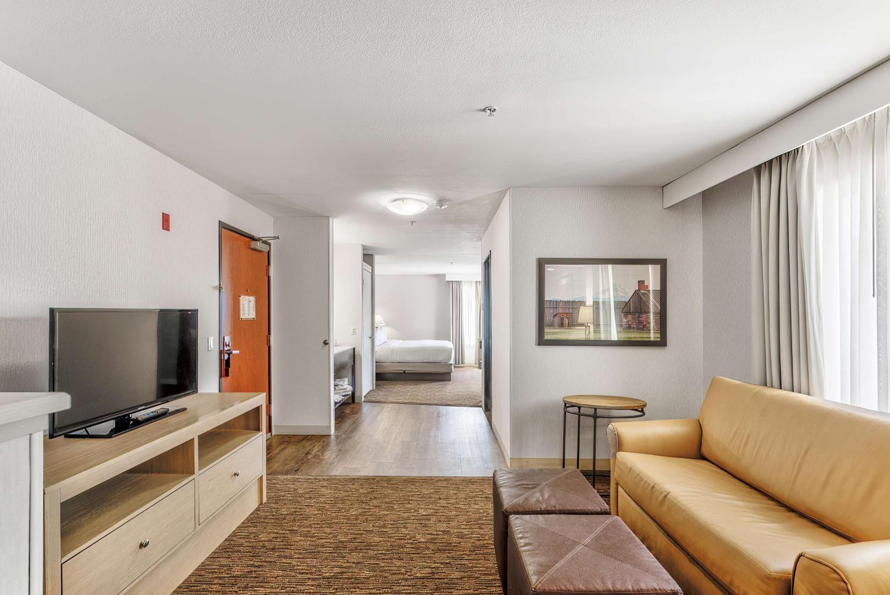 One-Bedroom King Suite - Photo 3