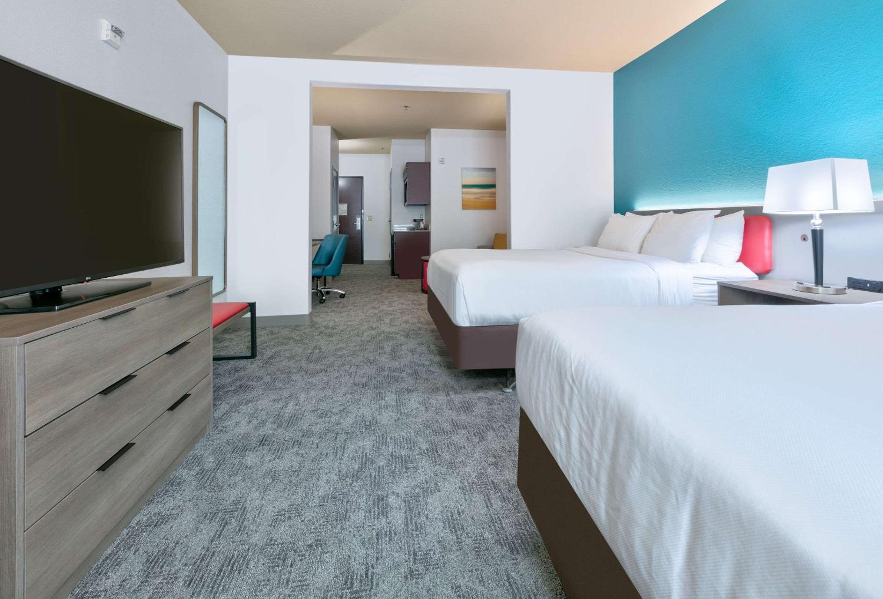 Queen Suite with Two Queen Beds - Disability Access - Photo 1