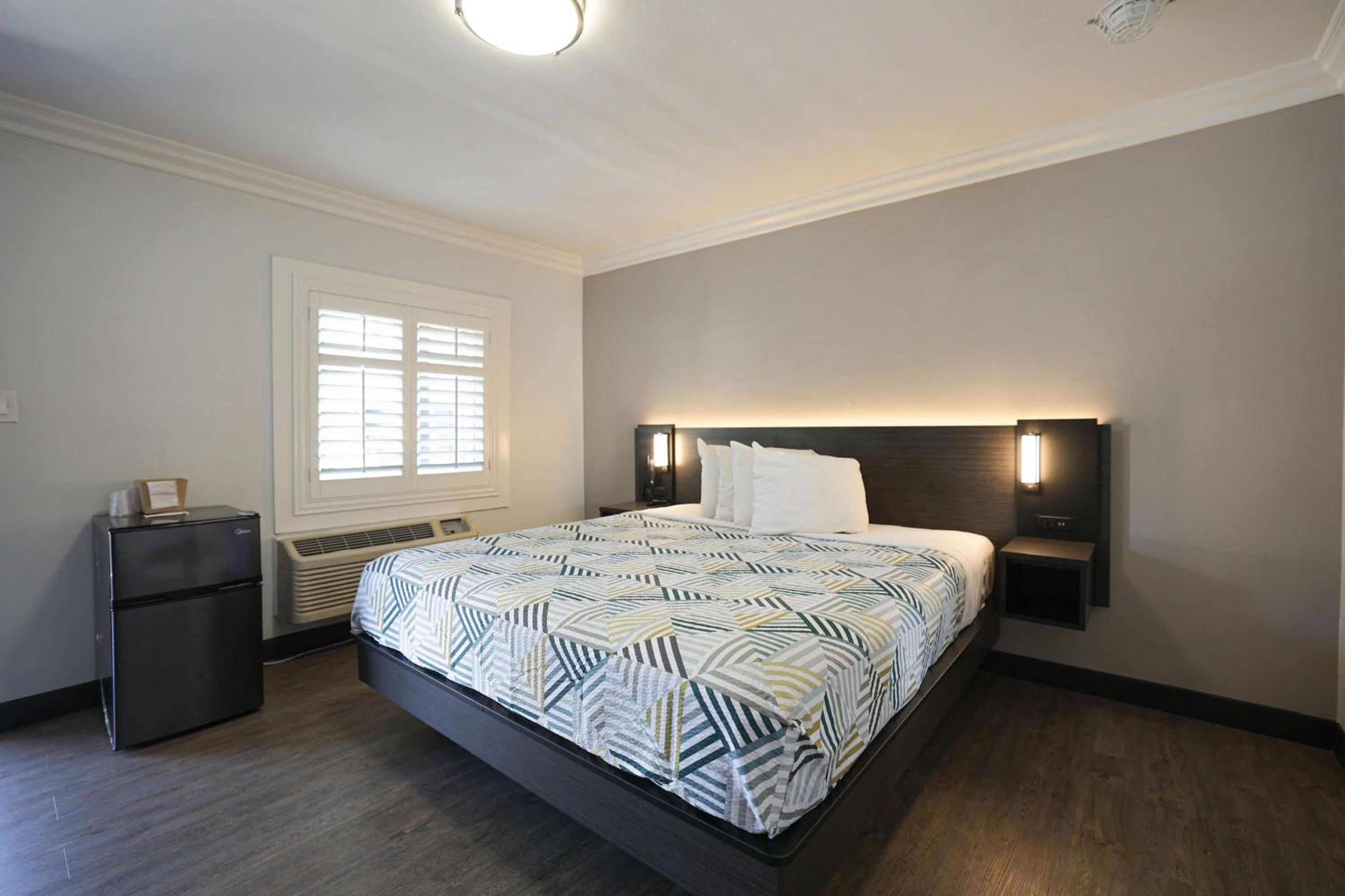 King Room with Spa Bath - Non-Smoking - Photo 3