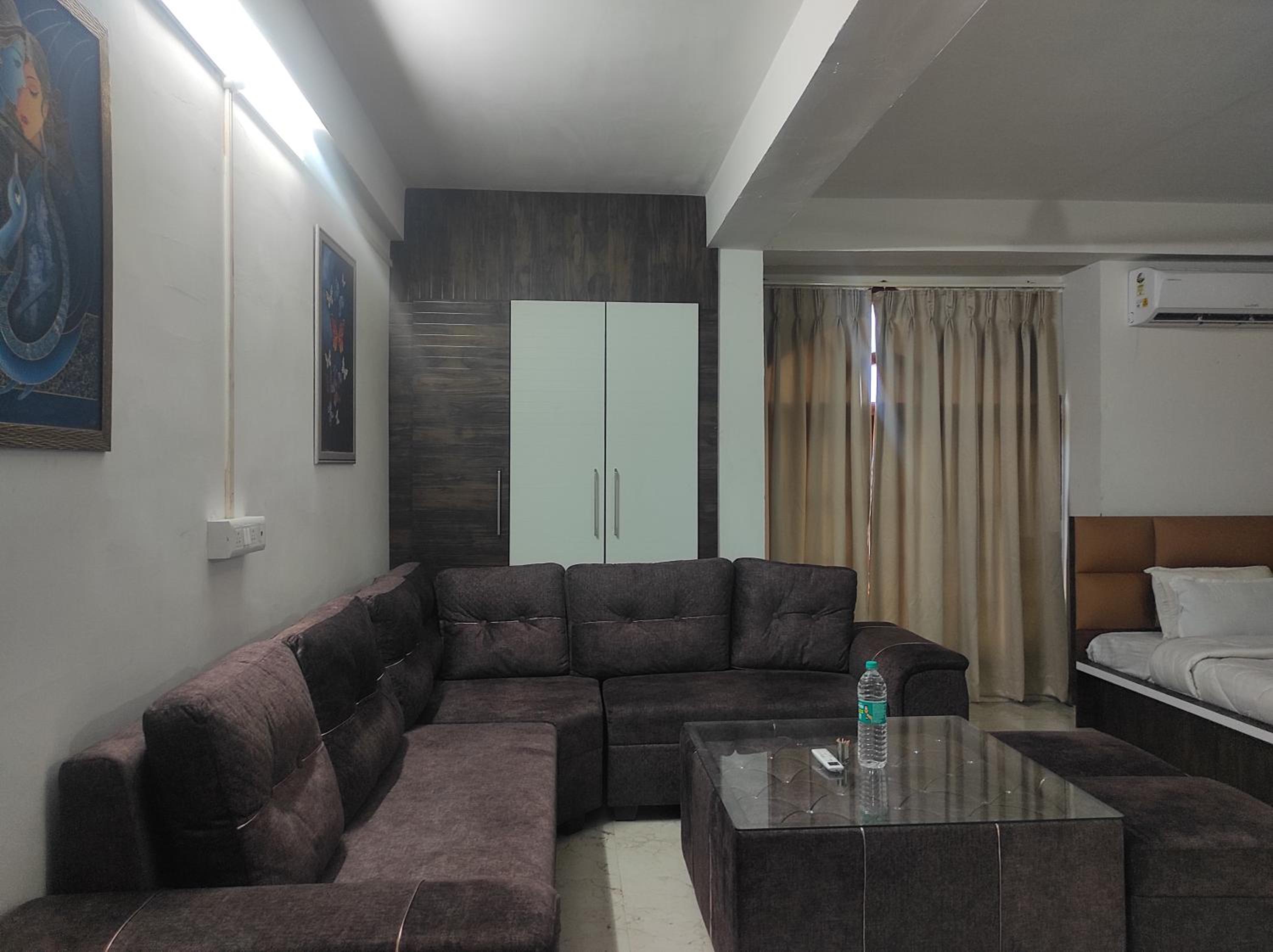 Suite - Photo 14