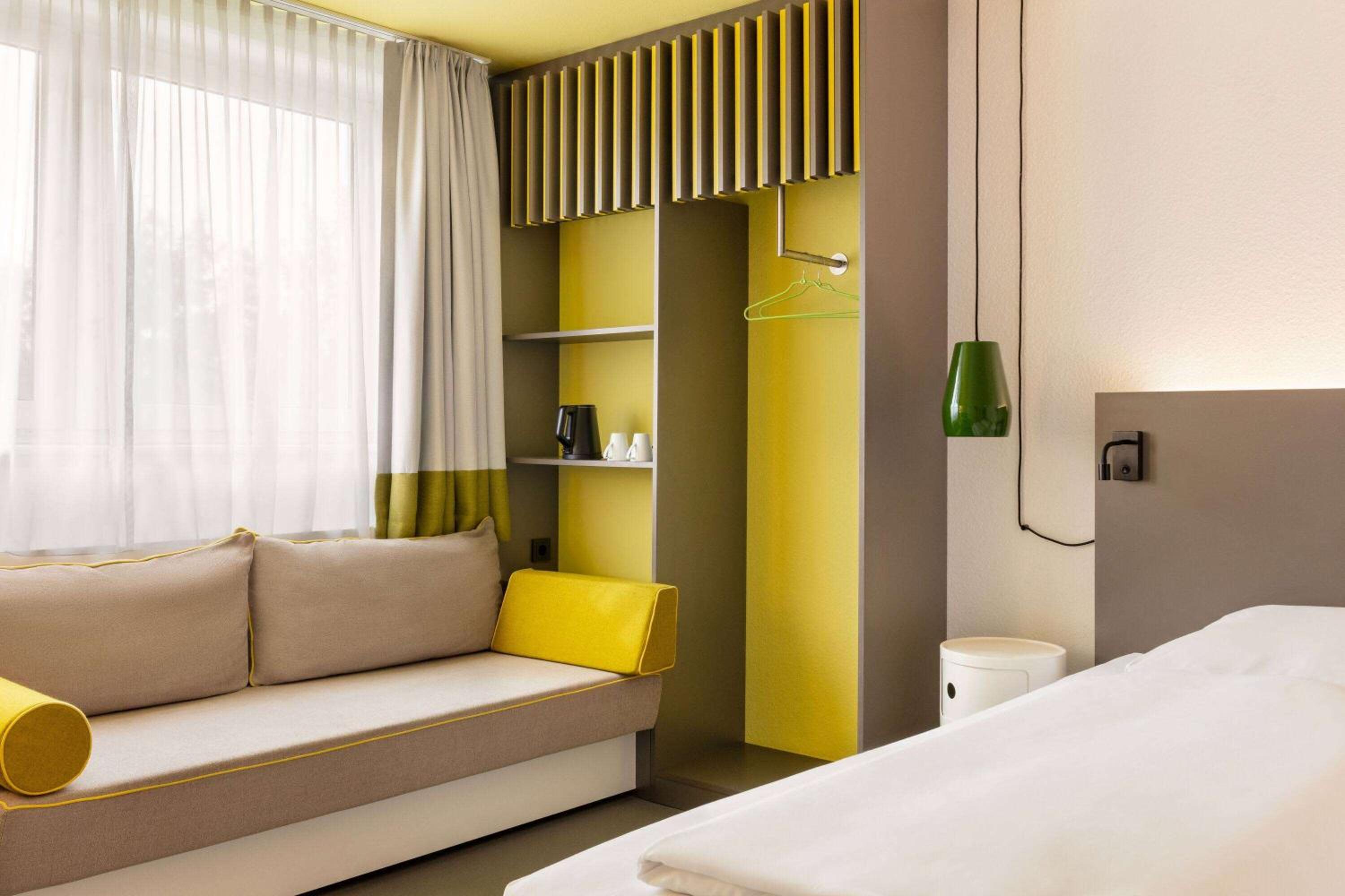 Lounge Room - Photo 2