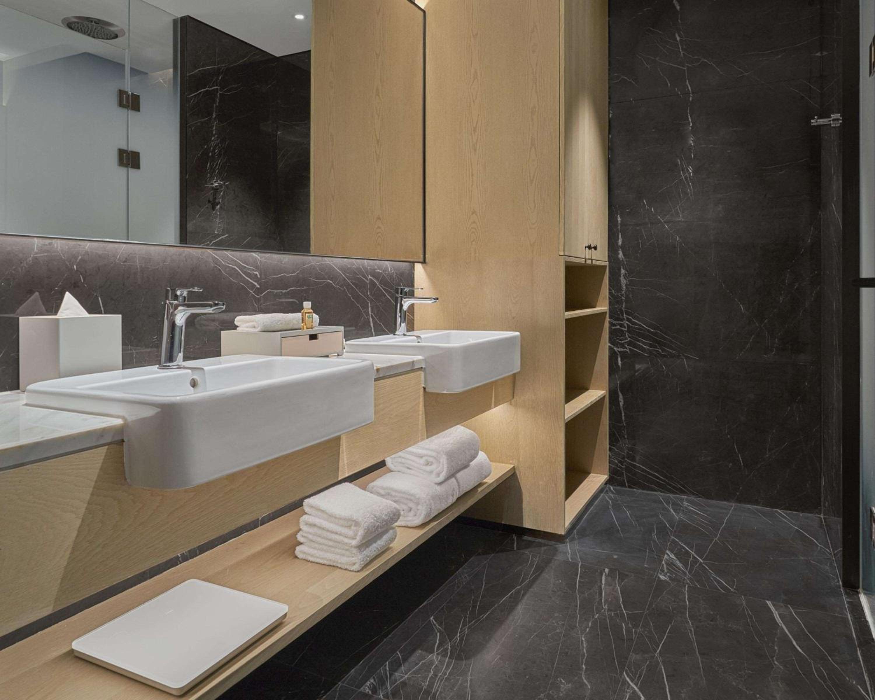 King Suite with Kitchen photo 2