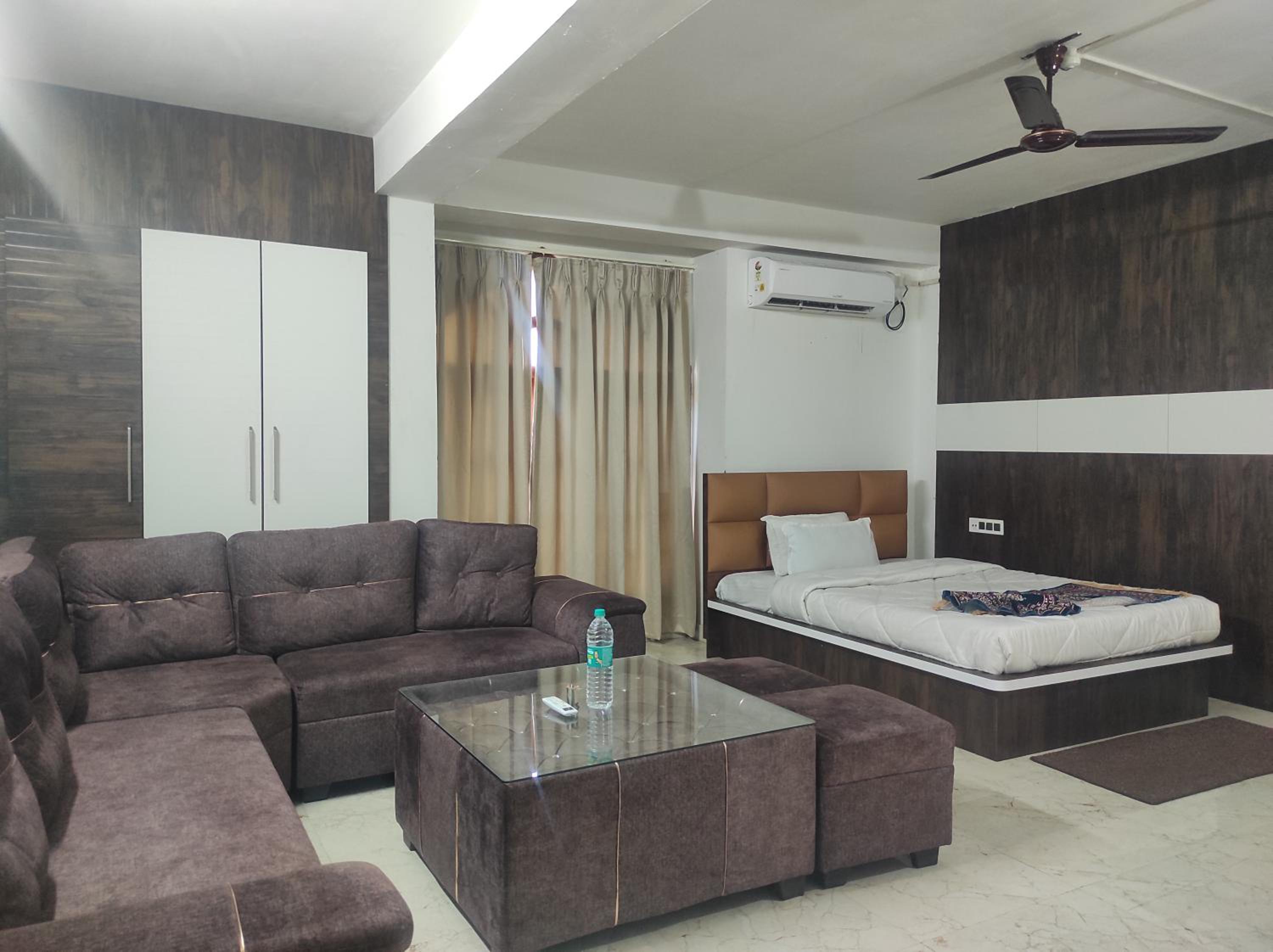 Suite - Photo 8