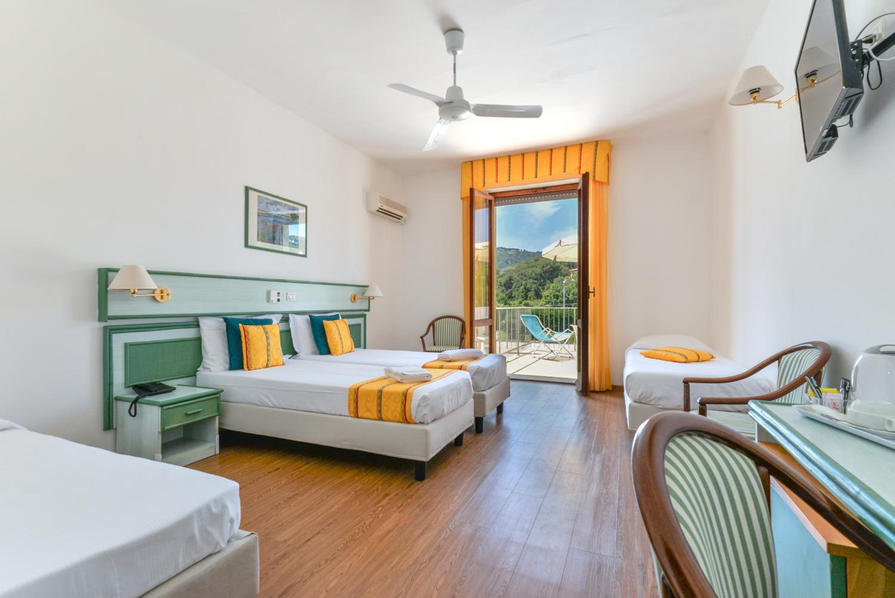 Classic Double or Twin Room - Photo 20