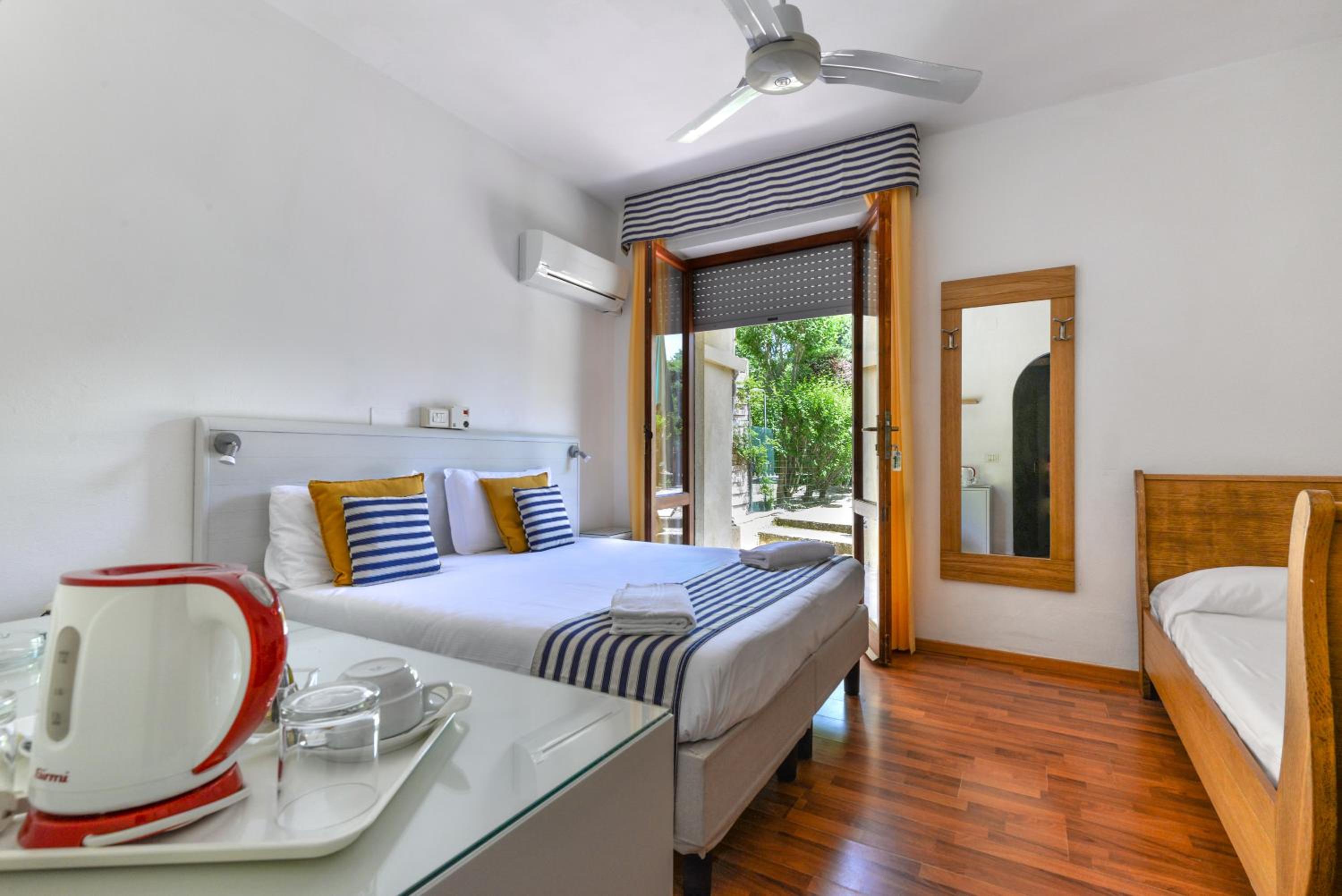 Basic Double or Twin Room - Photo 4