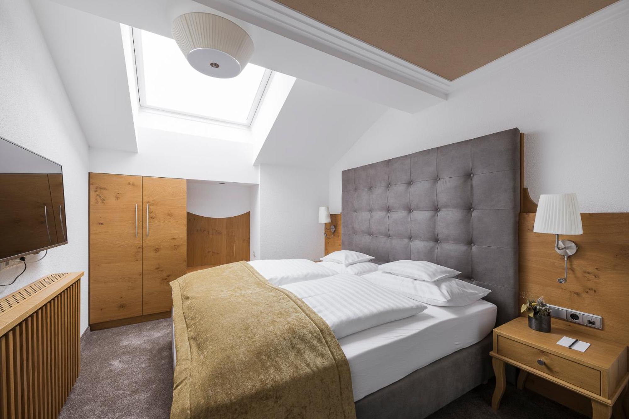 Deluxe Suite with Balcony photo 2
