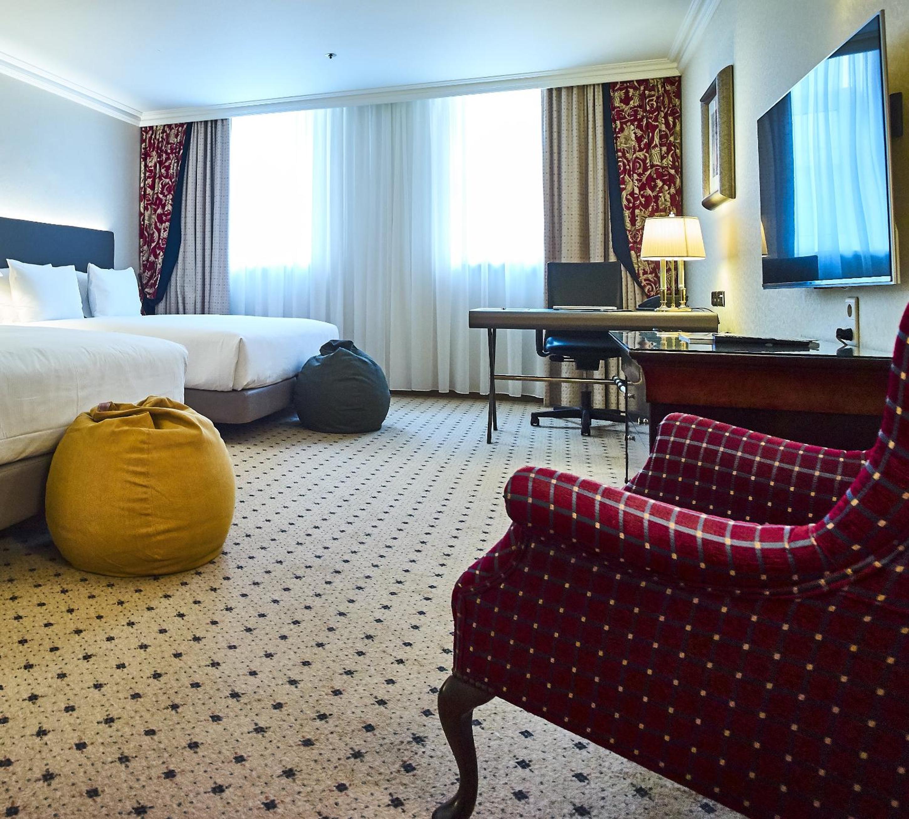 Executive King Room with Two King Beds thumbnail 5