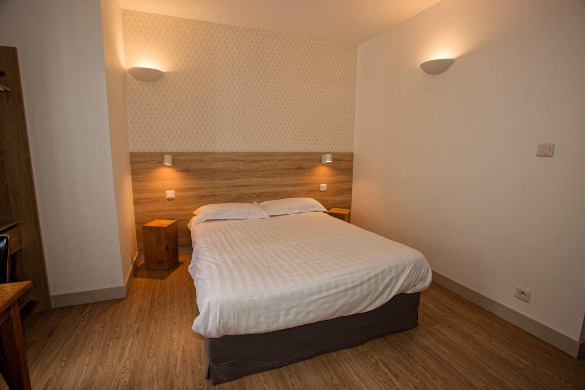 Double Room - Photo 8