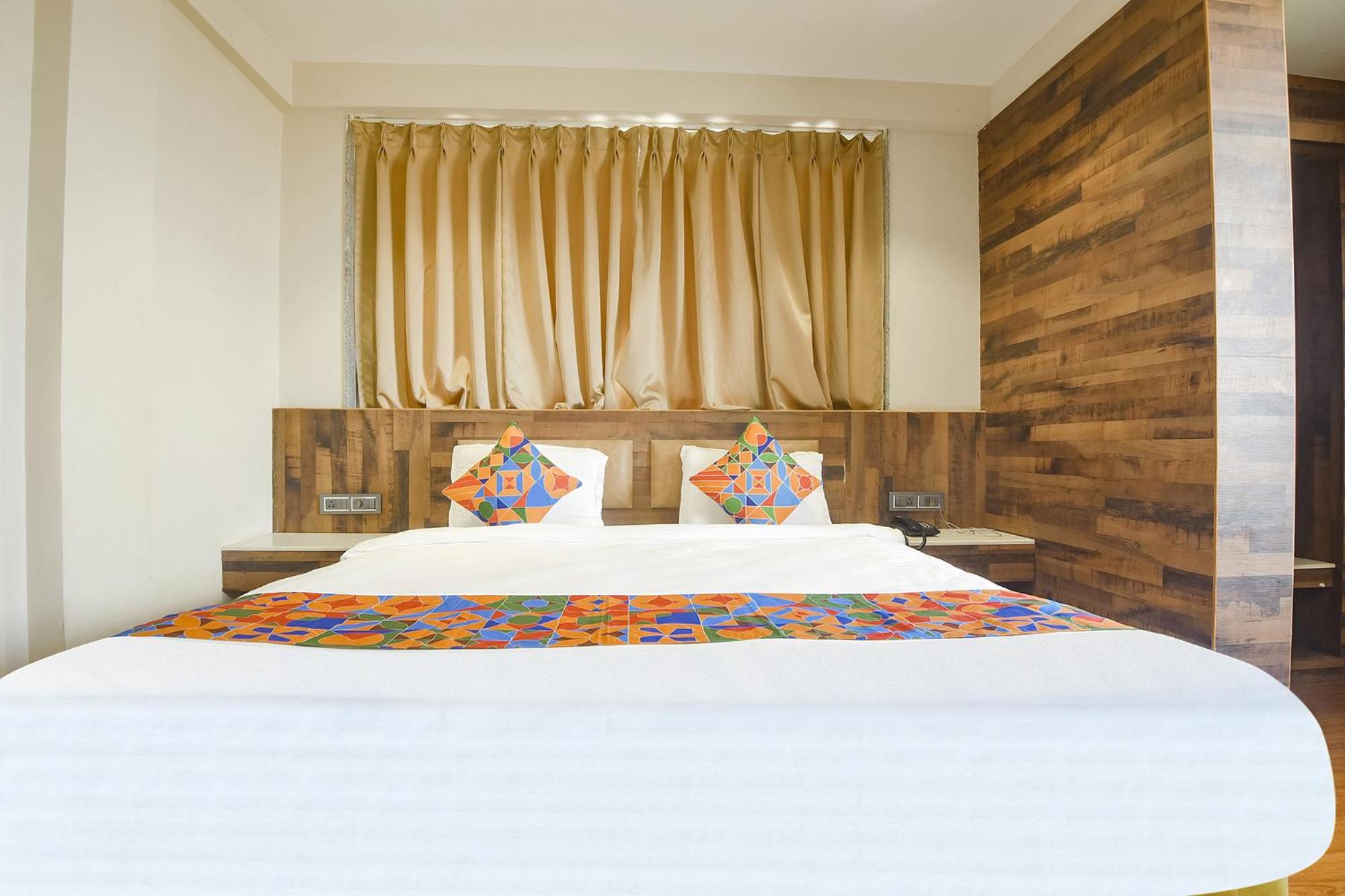 Deluxe Room - Photo 2