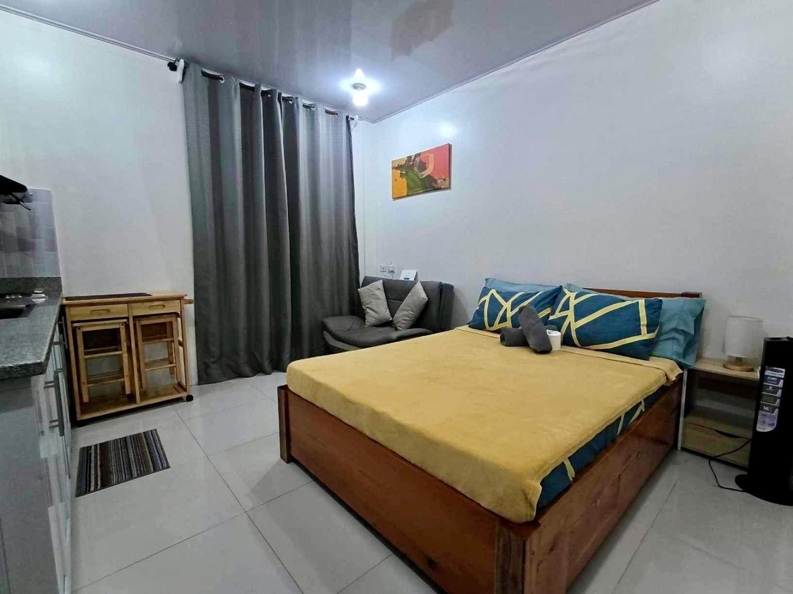 One-Bedroom Apartment - Photo 3