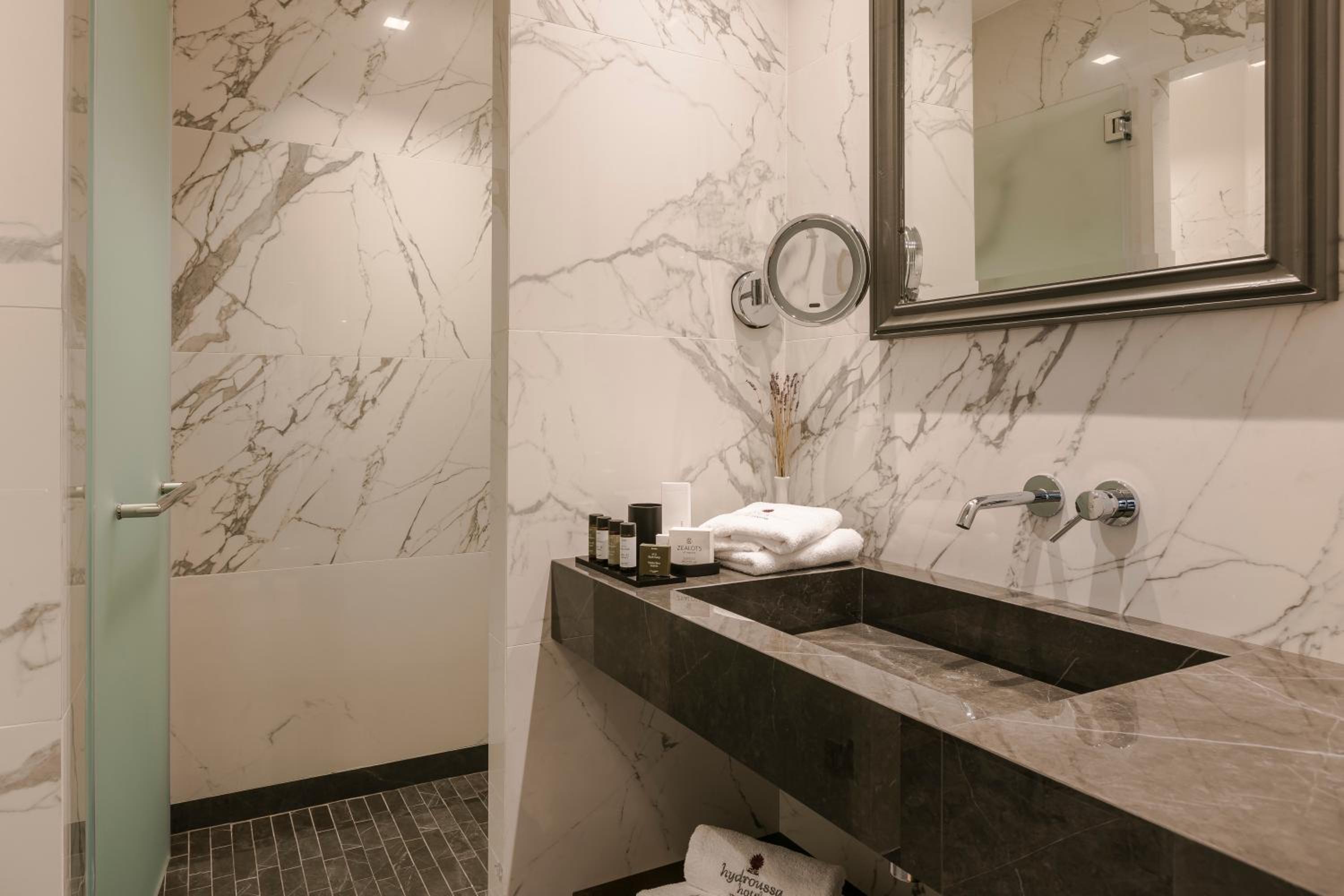 Executive Suite - Photo 4