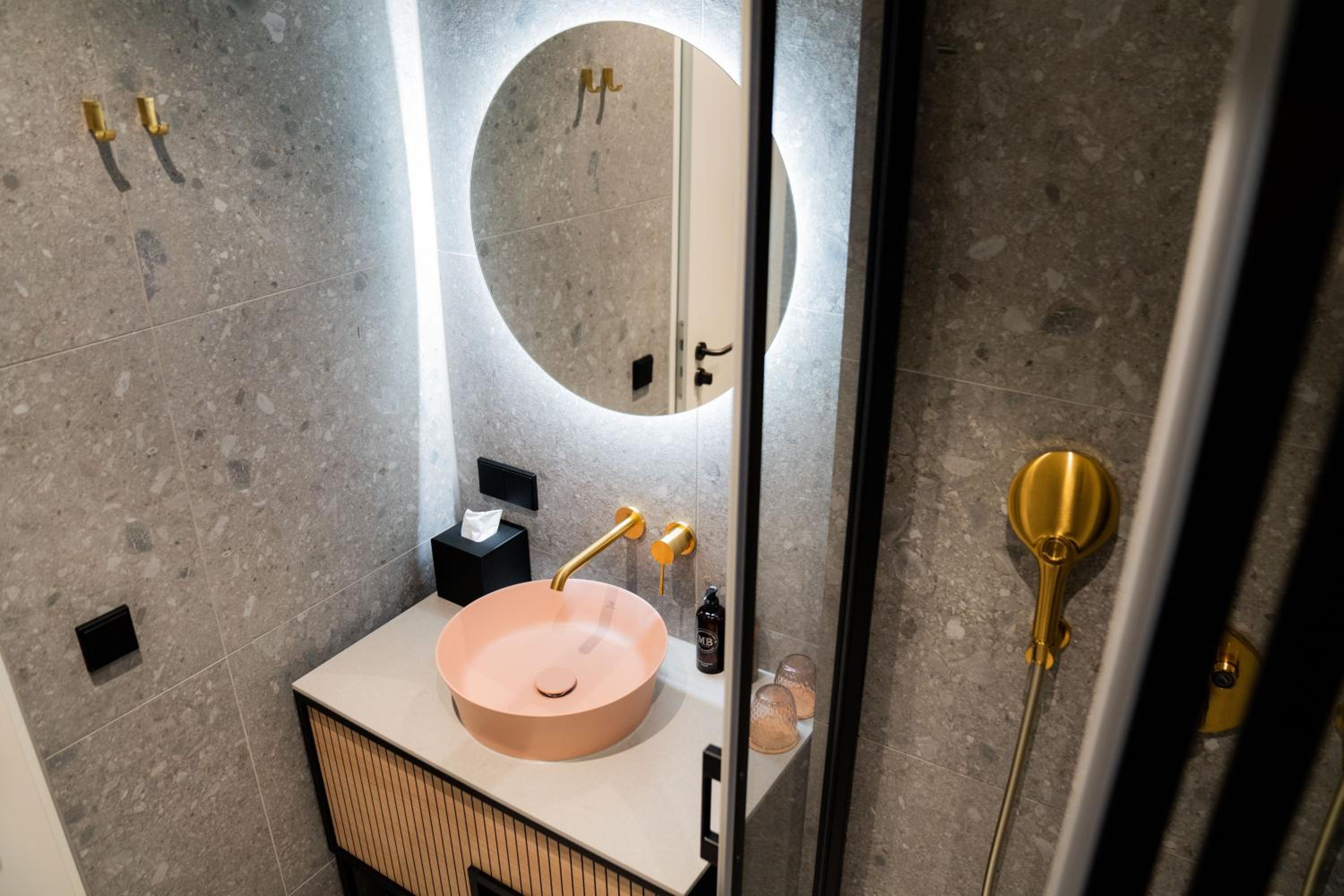 Compact Room - Photo 8