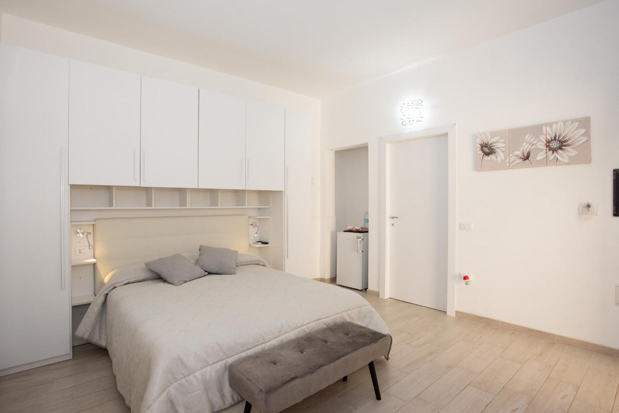 Double Room - Photo 6