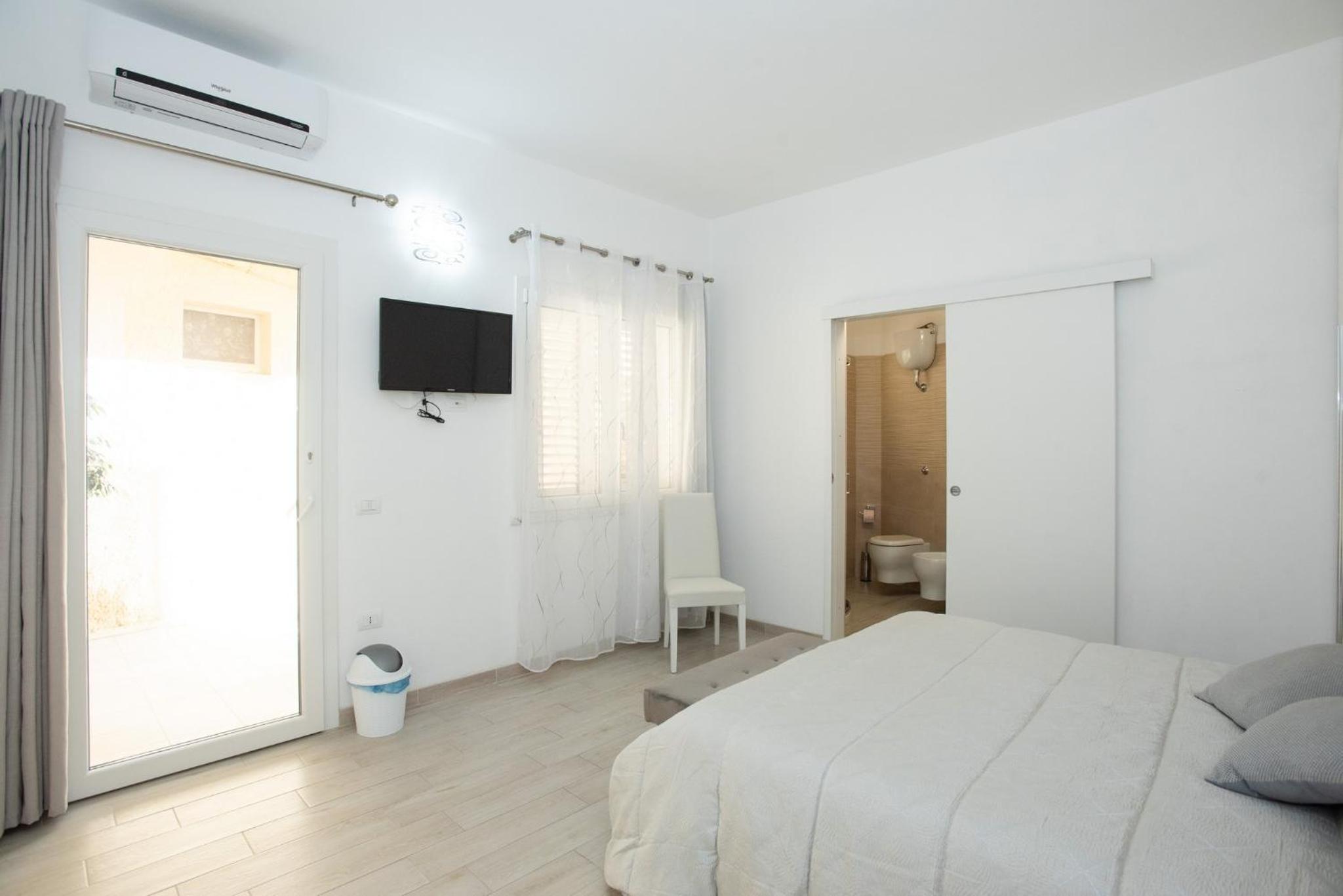 Double Room - Photo 7