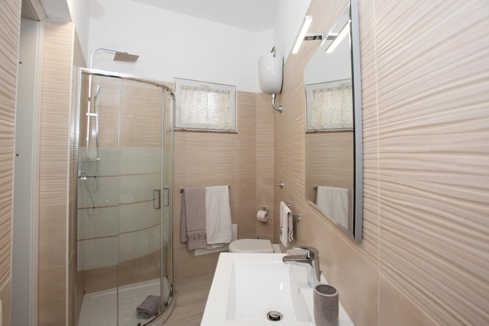 Double Room - Photo 9