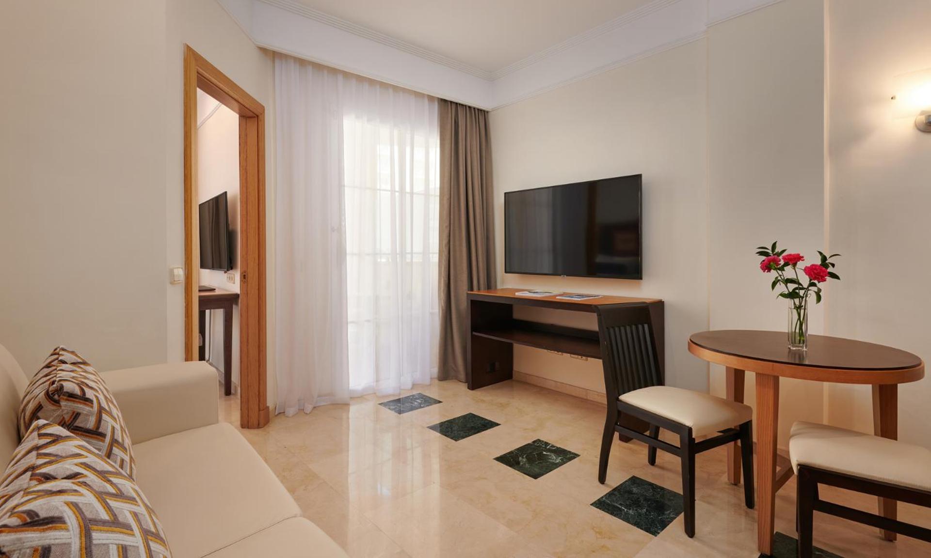Suite (1 Adult) - Photo 3