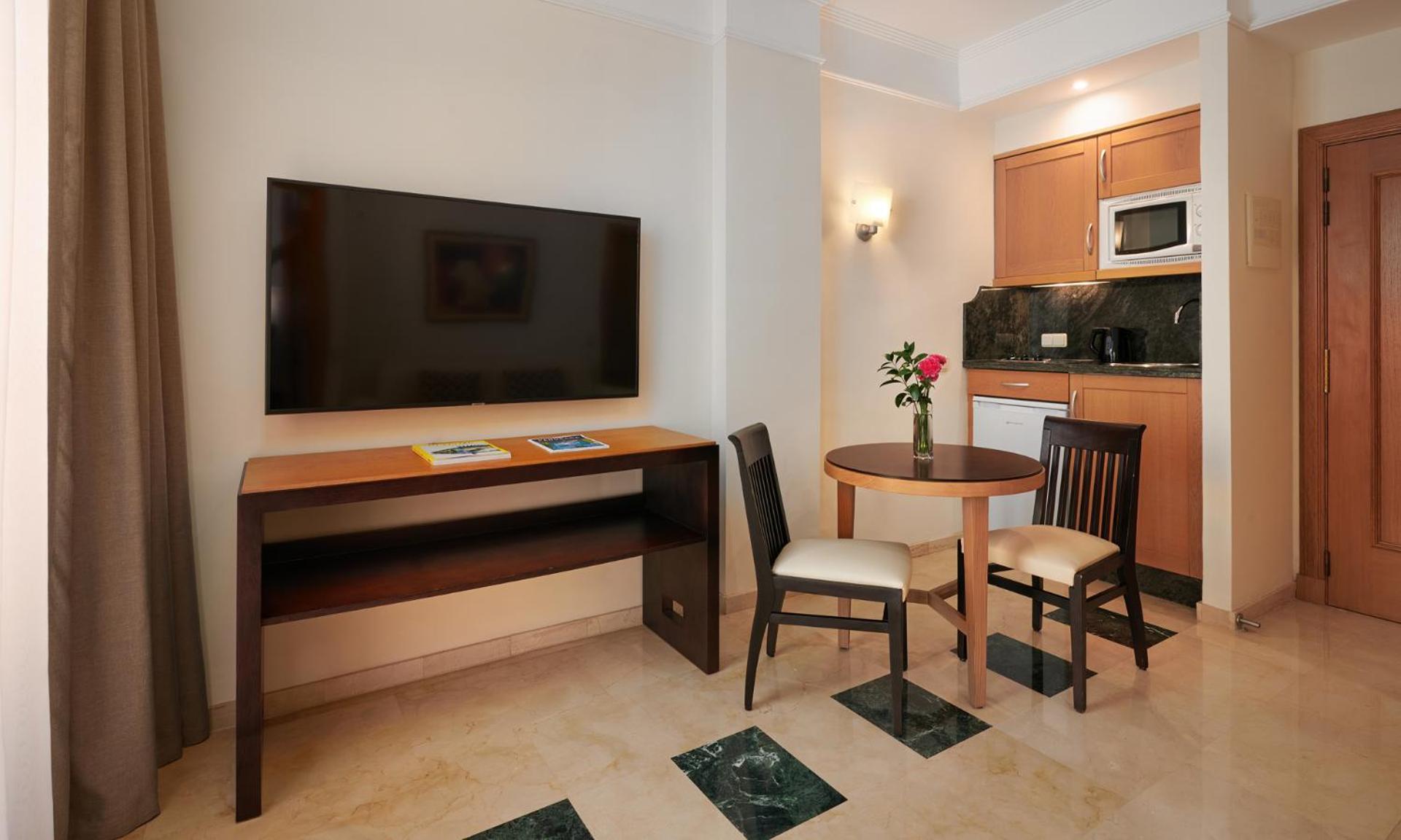 Suite (1 Adult) - Photo 4