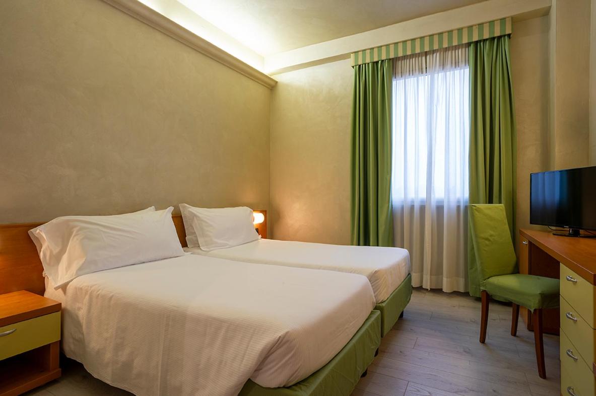Large Double Room photo 3