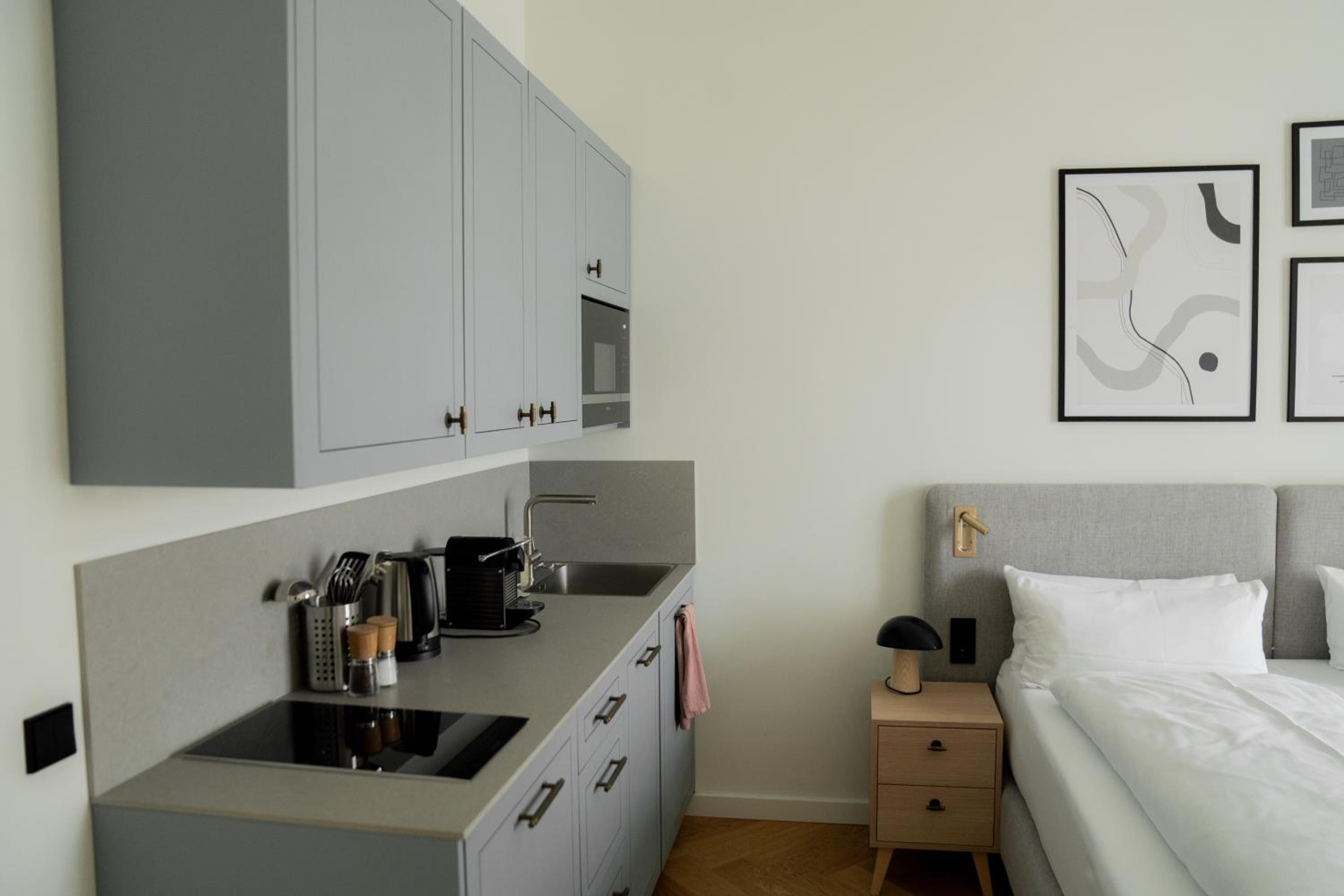 Compact Studio with Kitchen photo 3