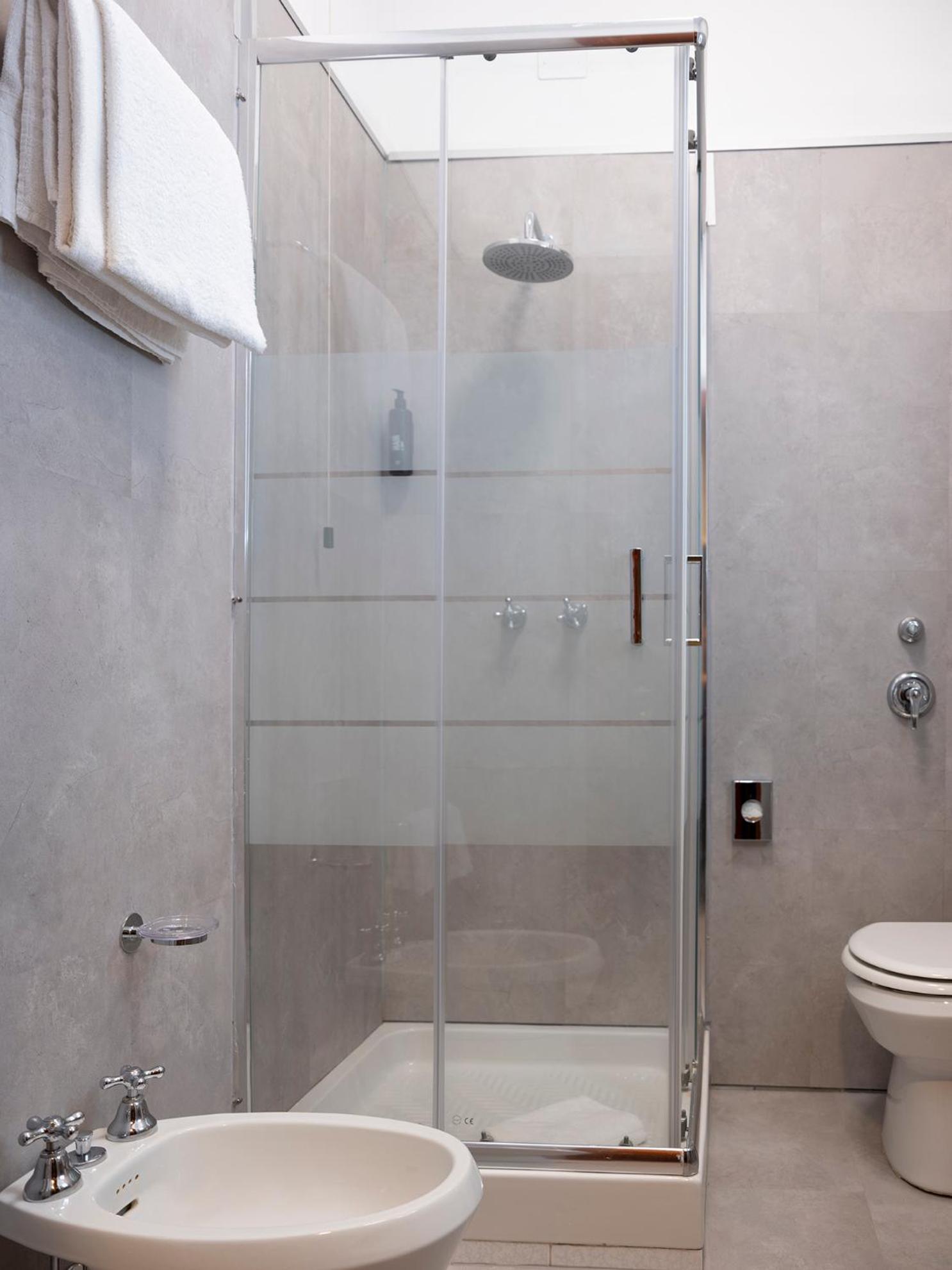 Double Room - Photo 10