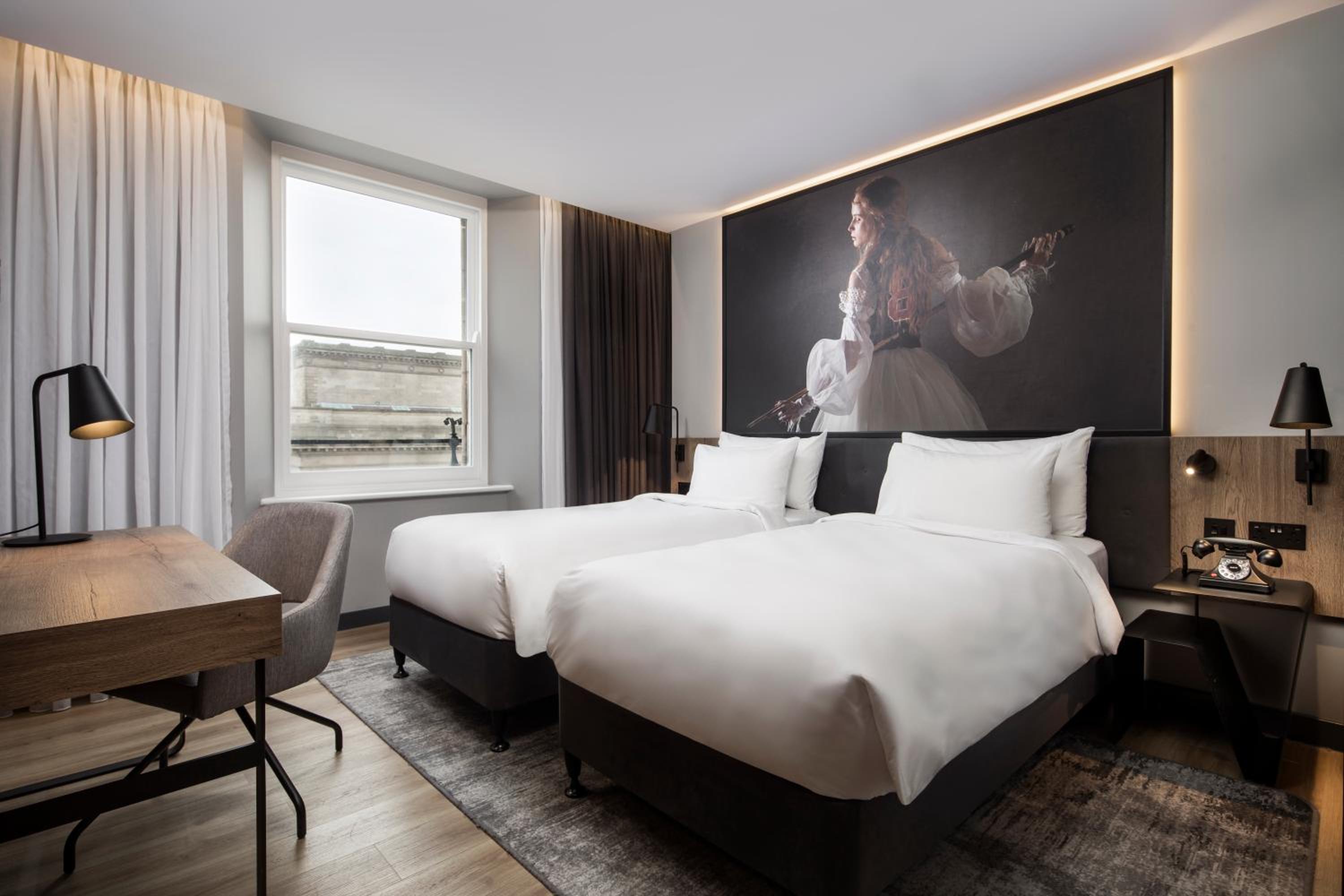 Superior Room - Lime St View - Photo 1