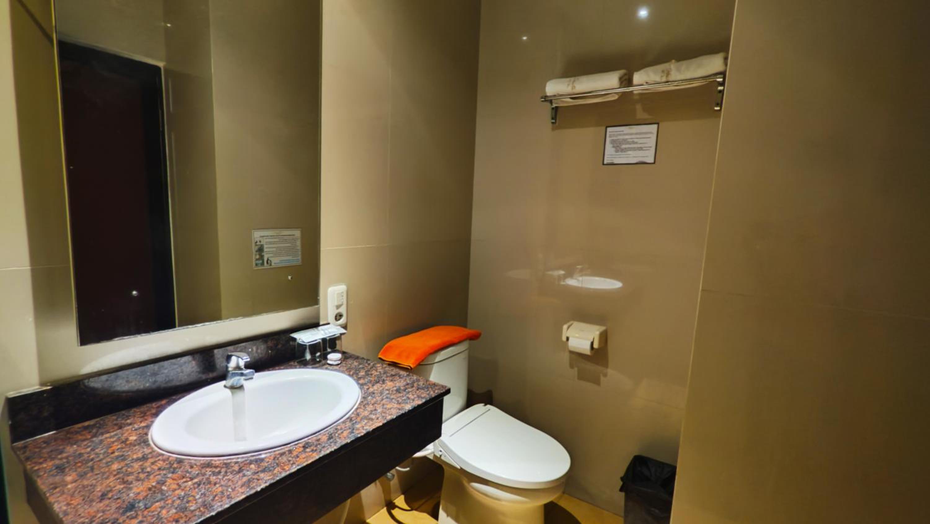 Deluxe Twin Room - Photo 3