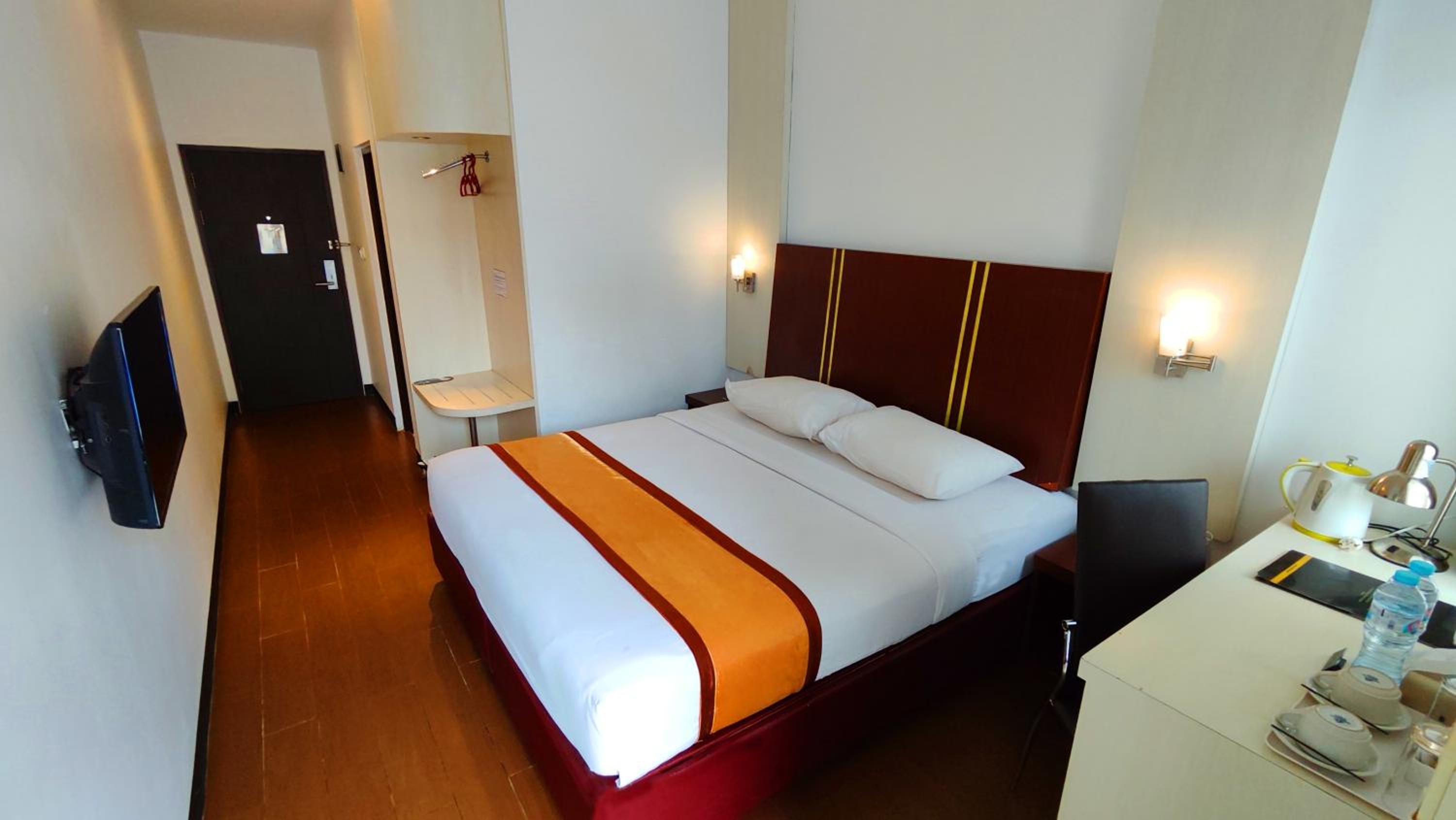 Deluxe King Room - Photo 1