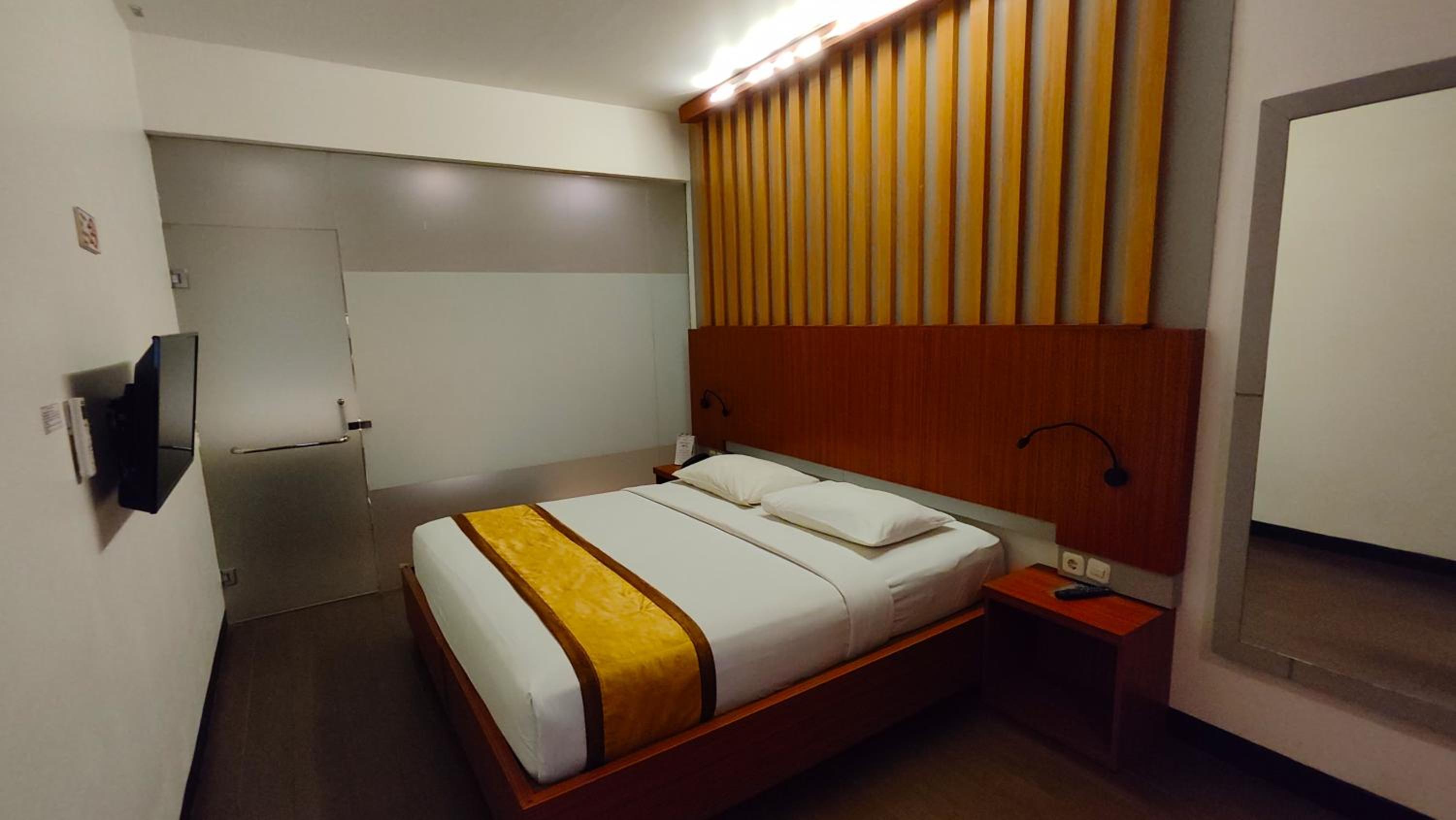 Double or Twin Room - Photo 7