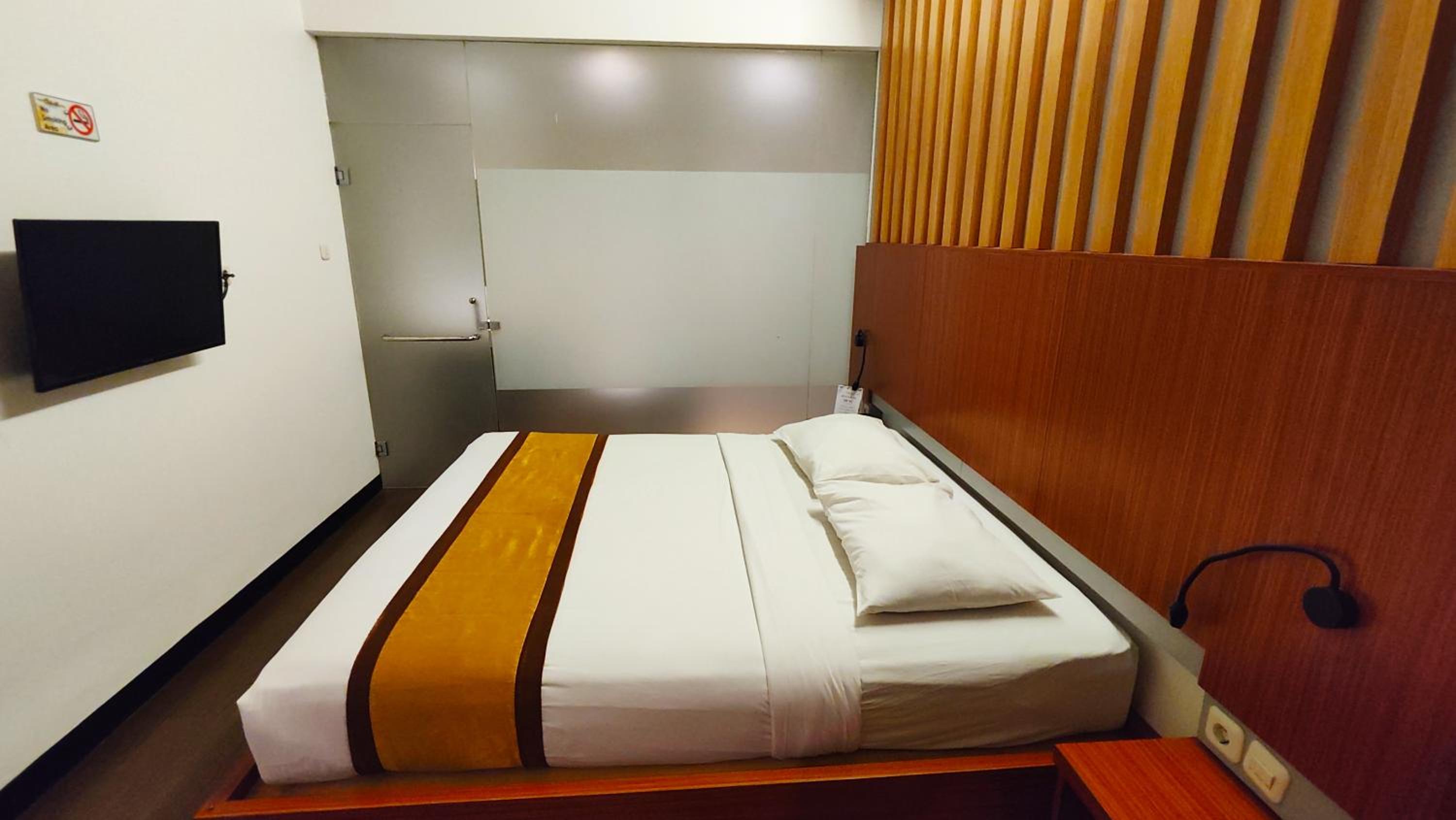 Double or Twin Room - Photo 8