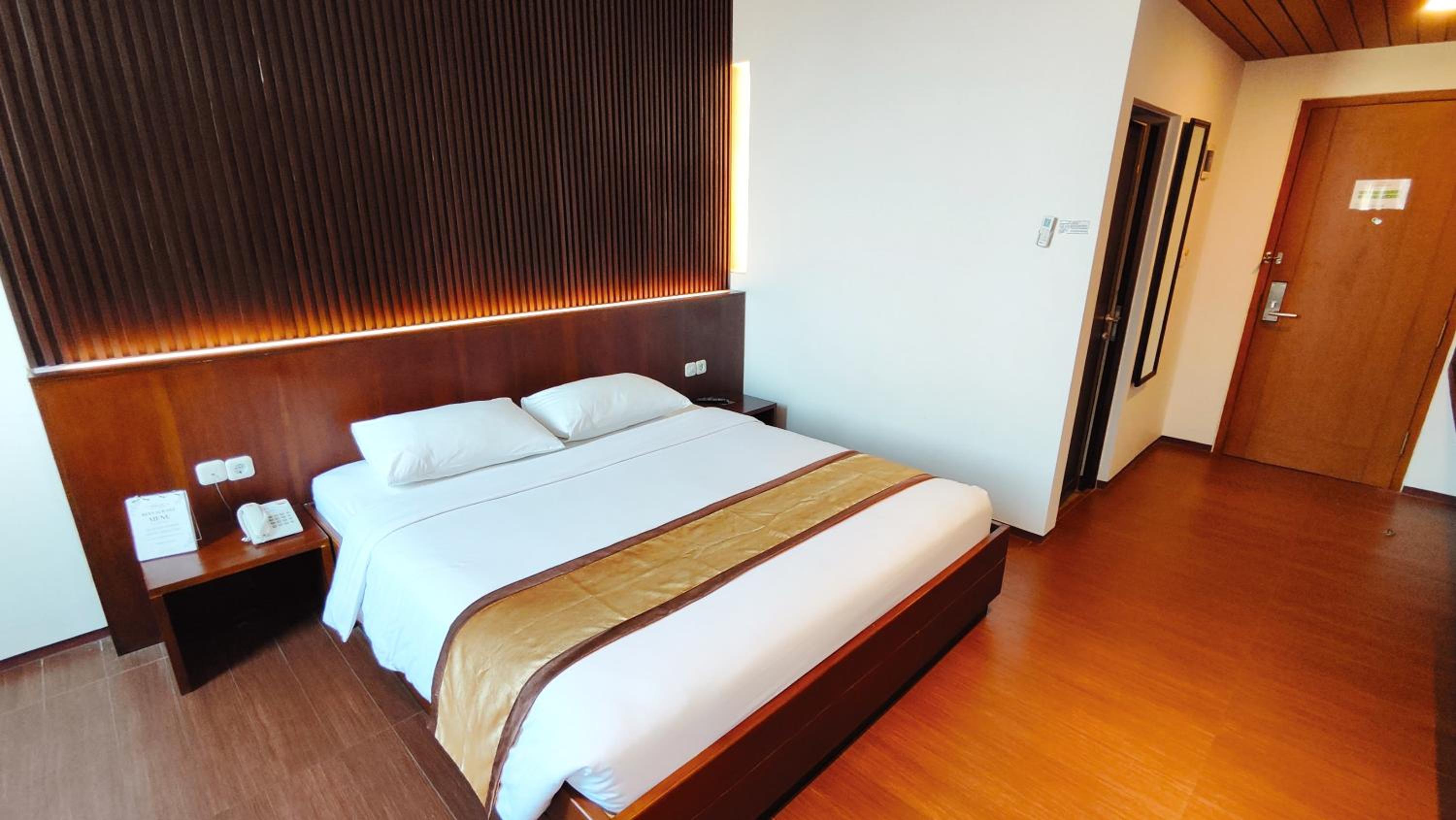 Deluxe Double or Twin Room - Photo 9