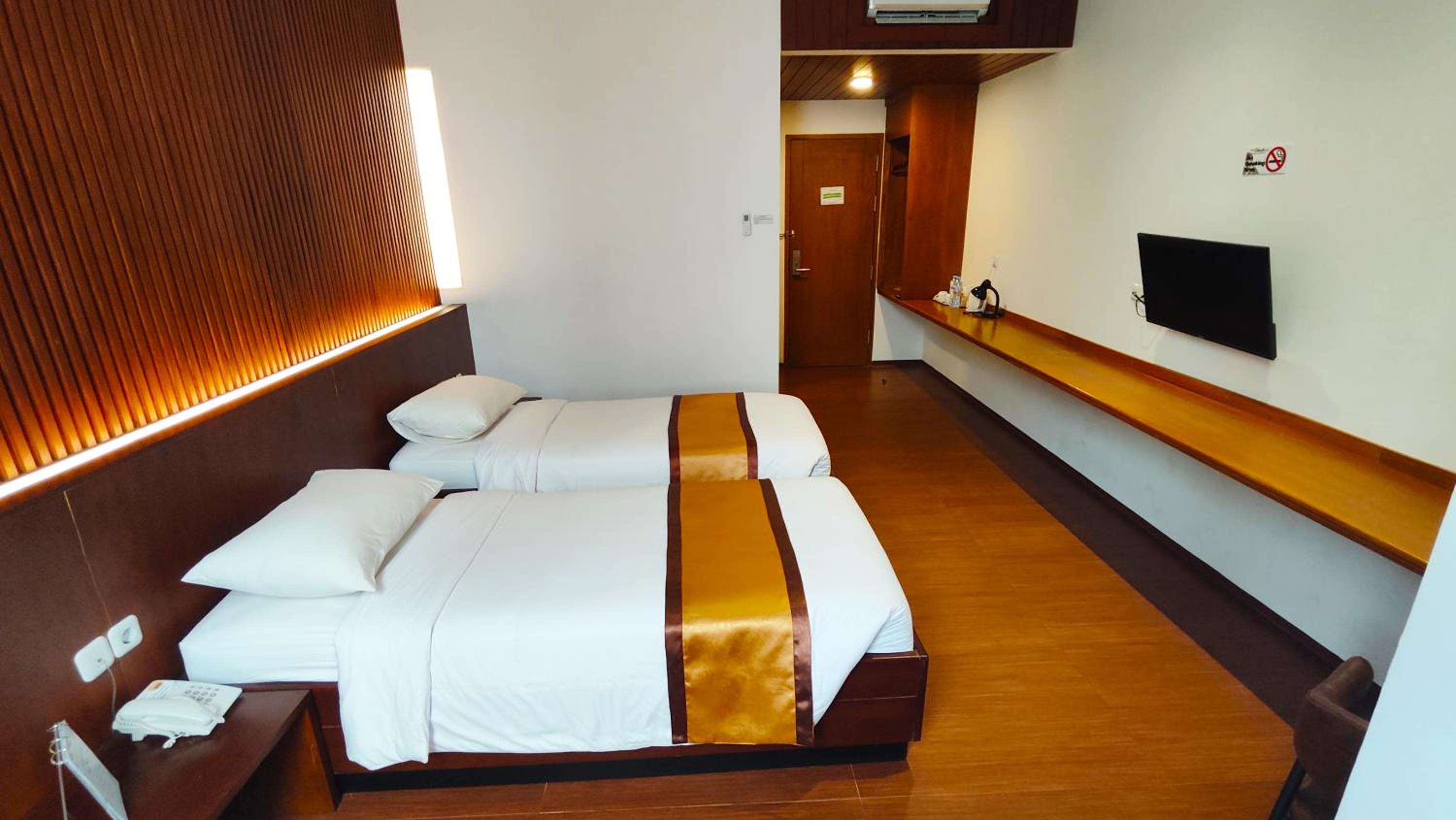 Deluxe Double or Twin Room - Photo 6