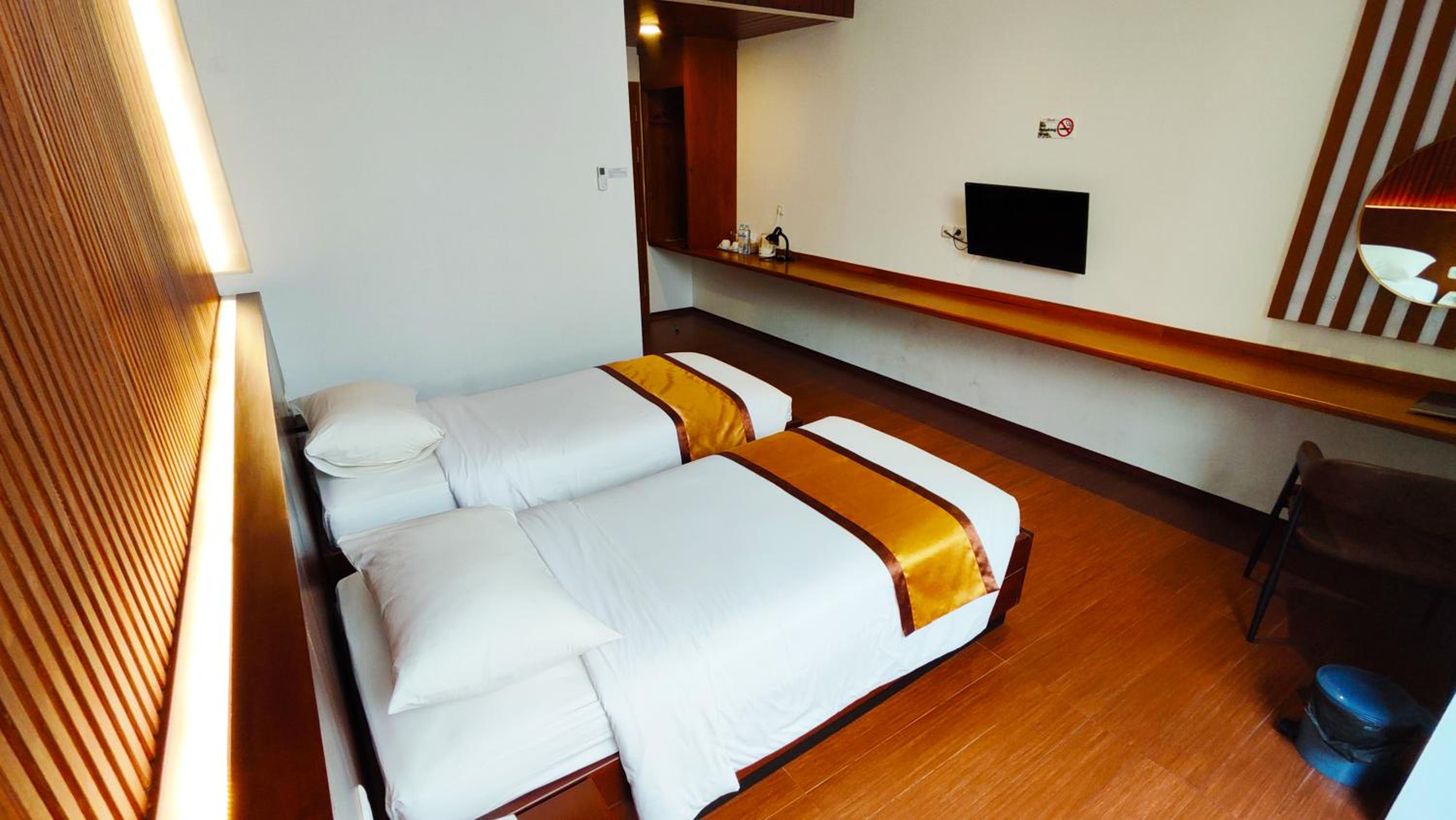Deluxe Double or Twin Room - Photo 7