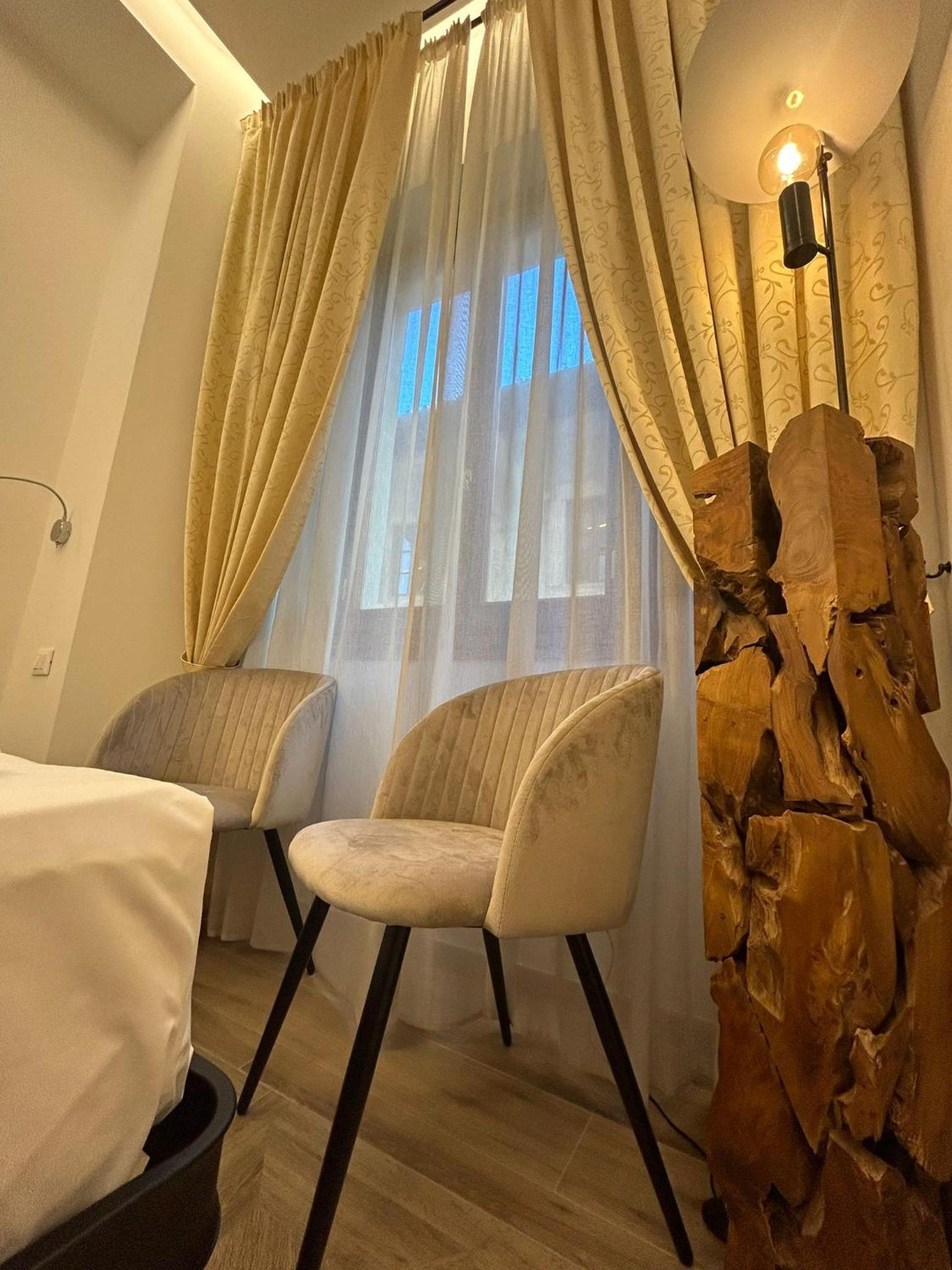 Superior King Suite photo 1