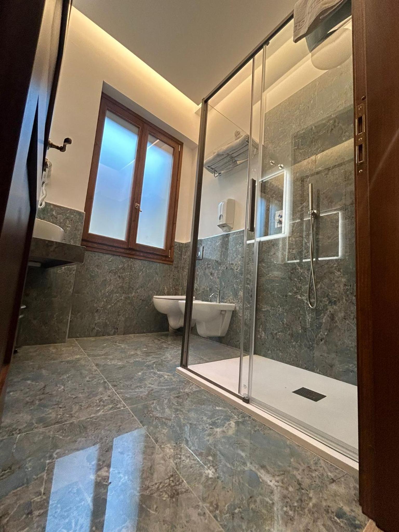 Superior King Suite photo 2