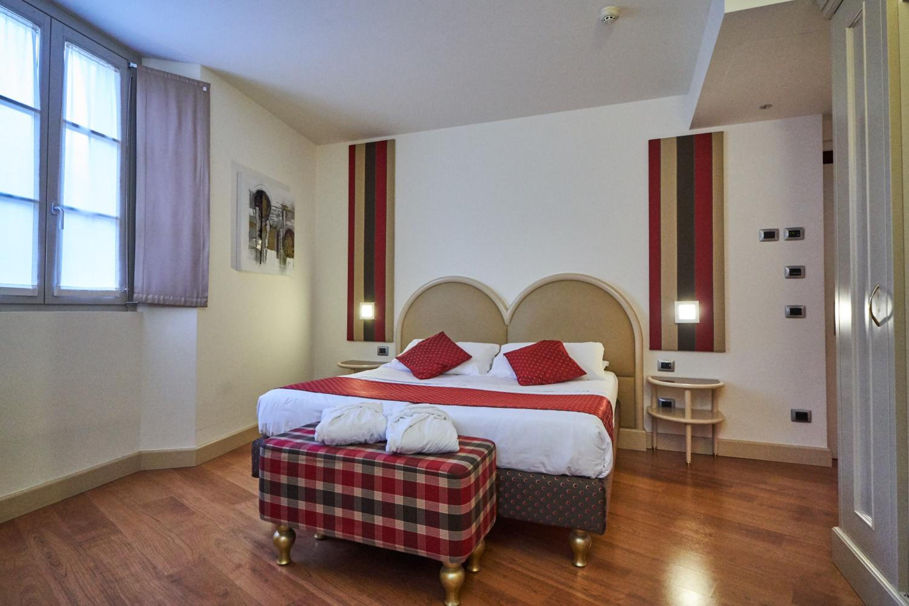 Superior Queen Room with Whirlpool - Non-Smoking photo 1