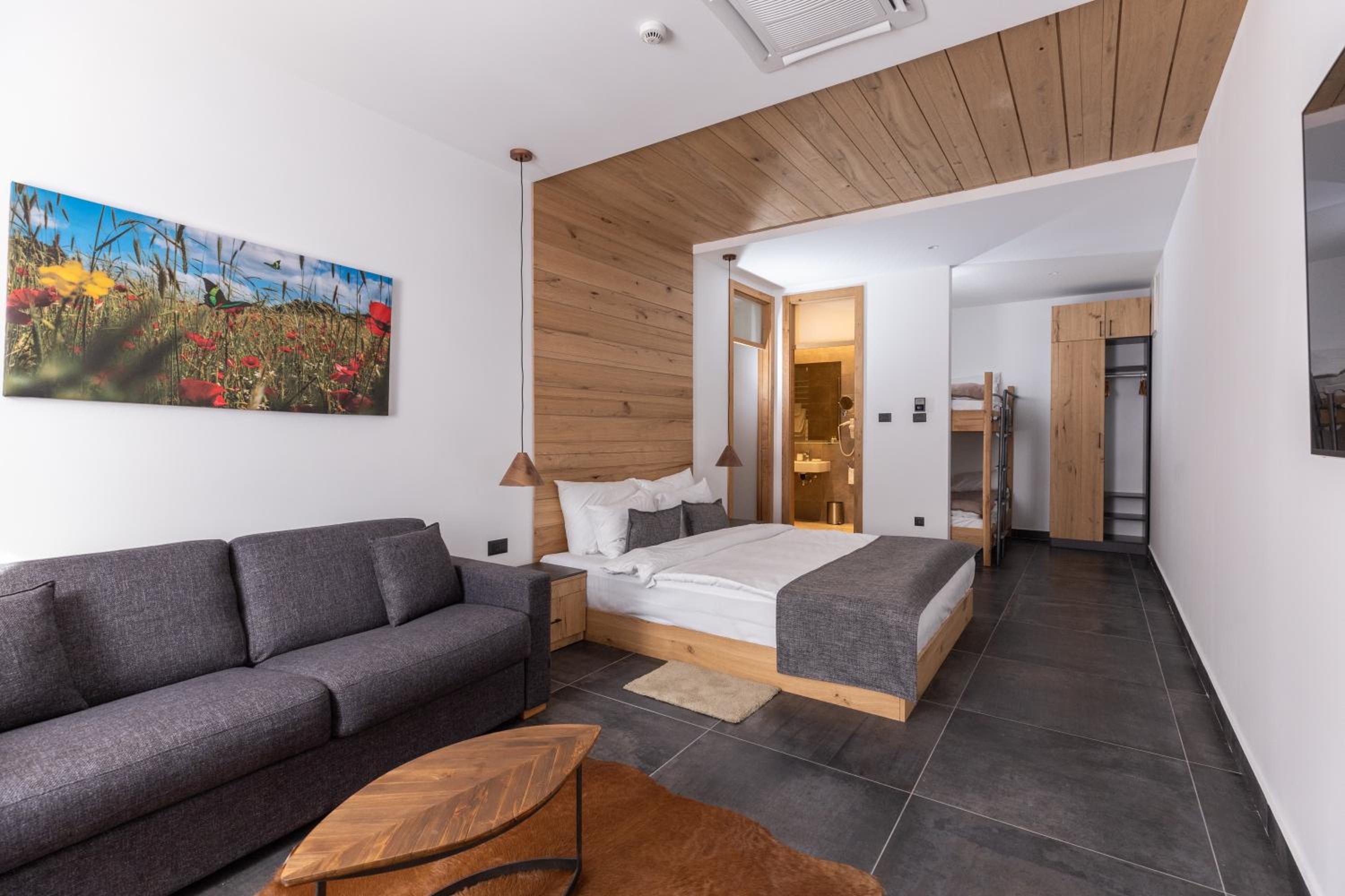 Two-Bedroom Suite photo 3