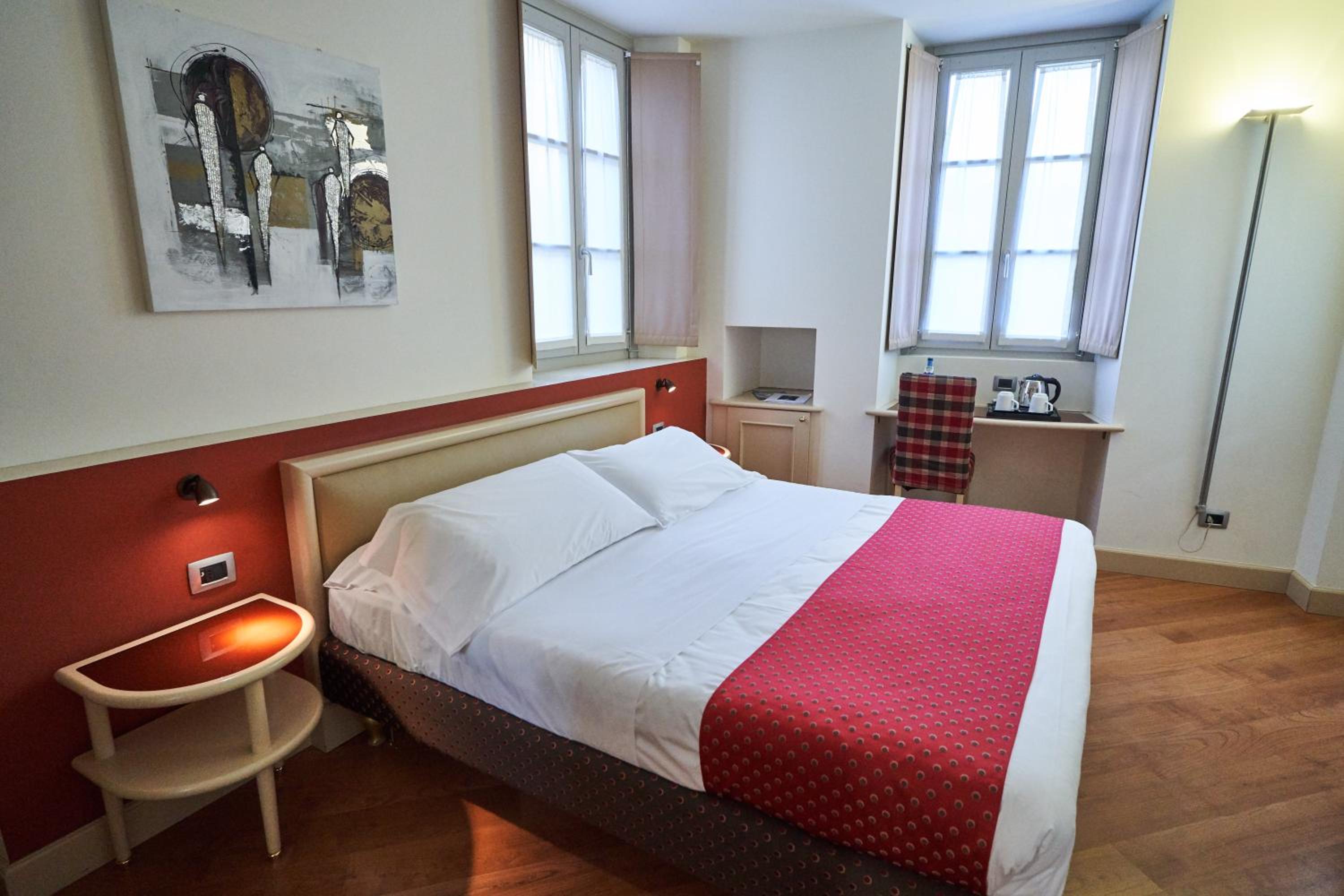 Standard Queen Room - Non-Smoking - Photo 1