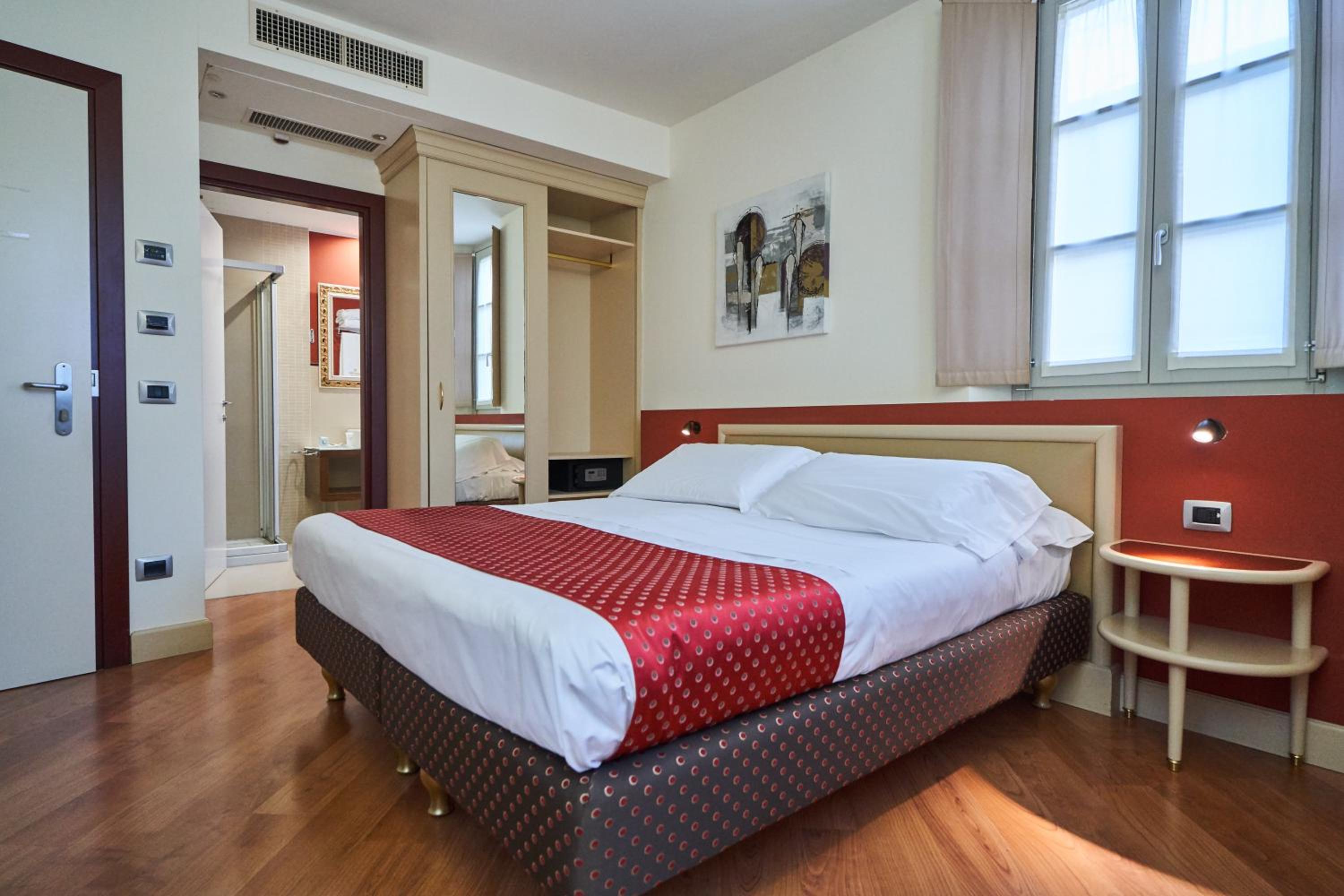 Standard Queen Room - Non-Smoking - Photo 5