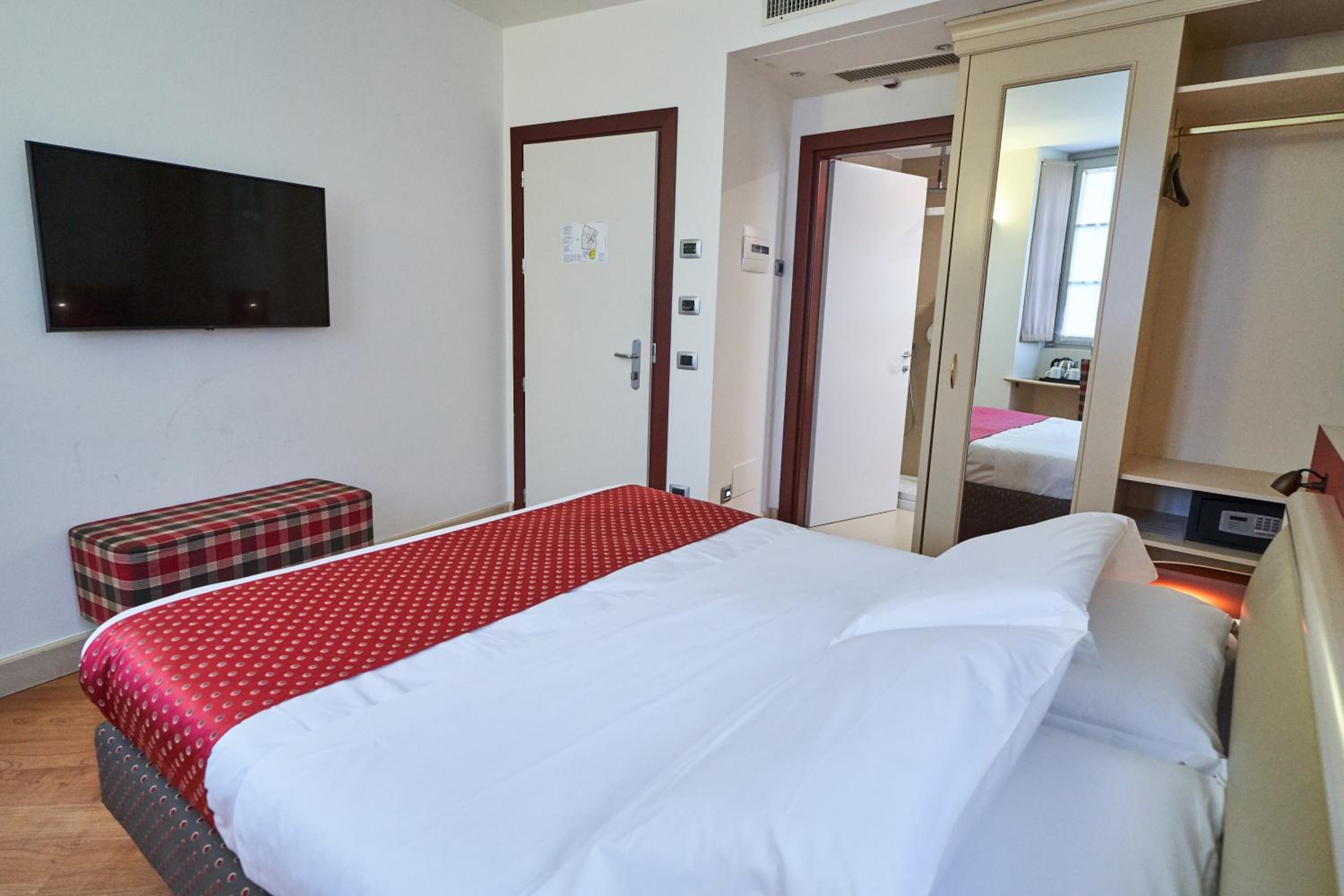 Standard Queen Room - Non-Smoking - Photo 2