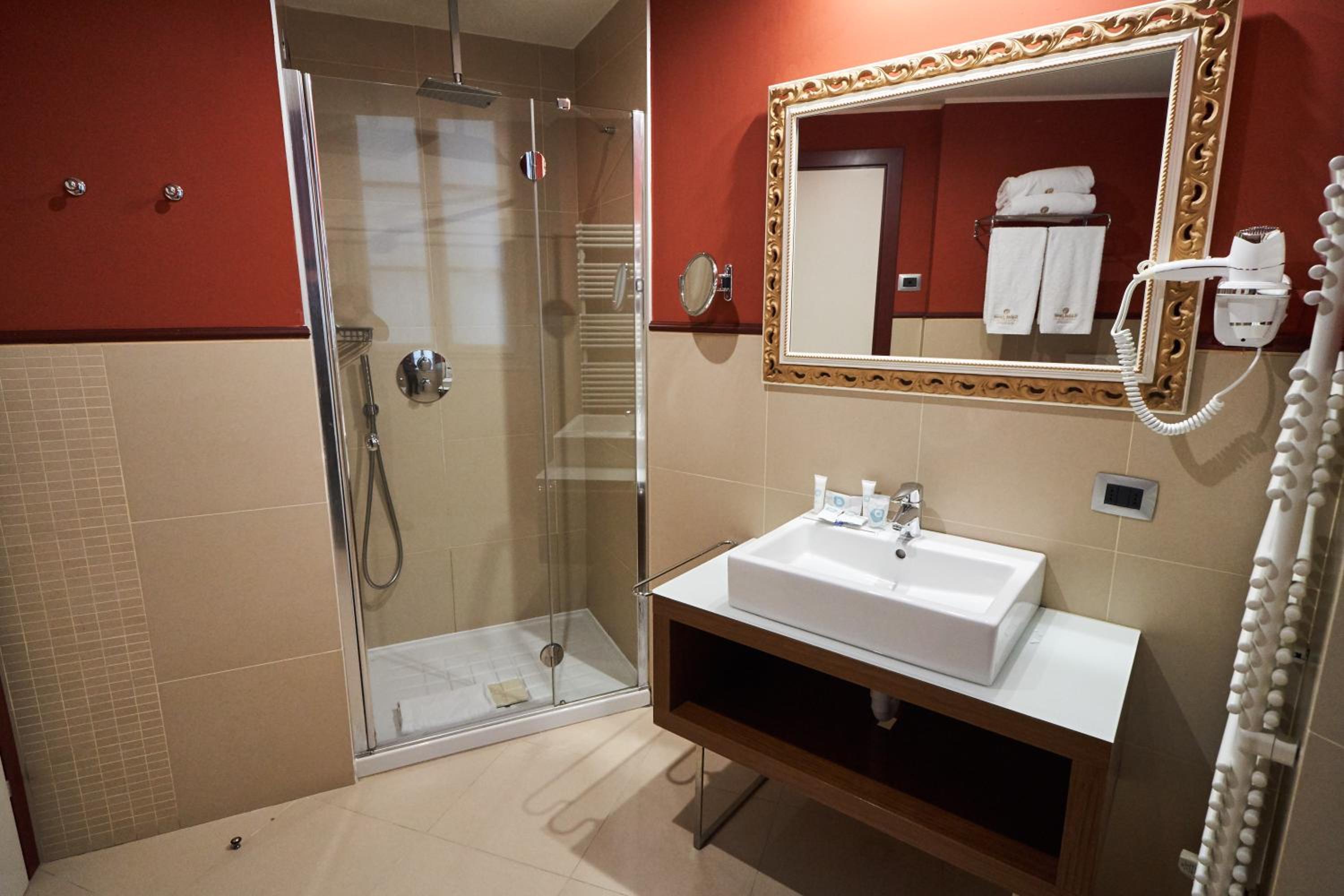 Standard Queen Room - Non-Smoking - Photo 3