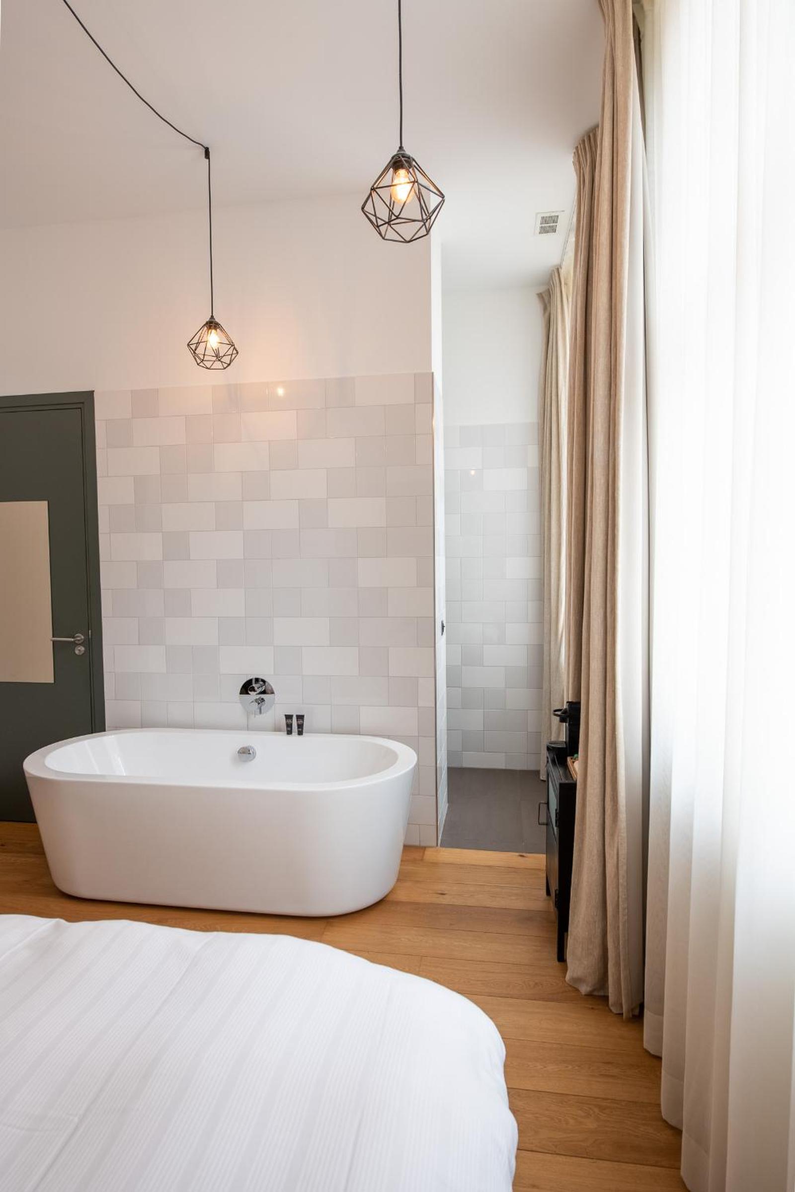 Deluxe Double or Twin Room with Bath photo 2
