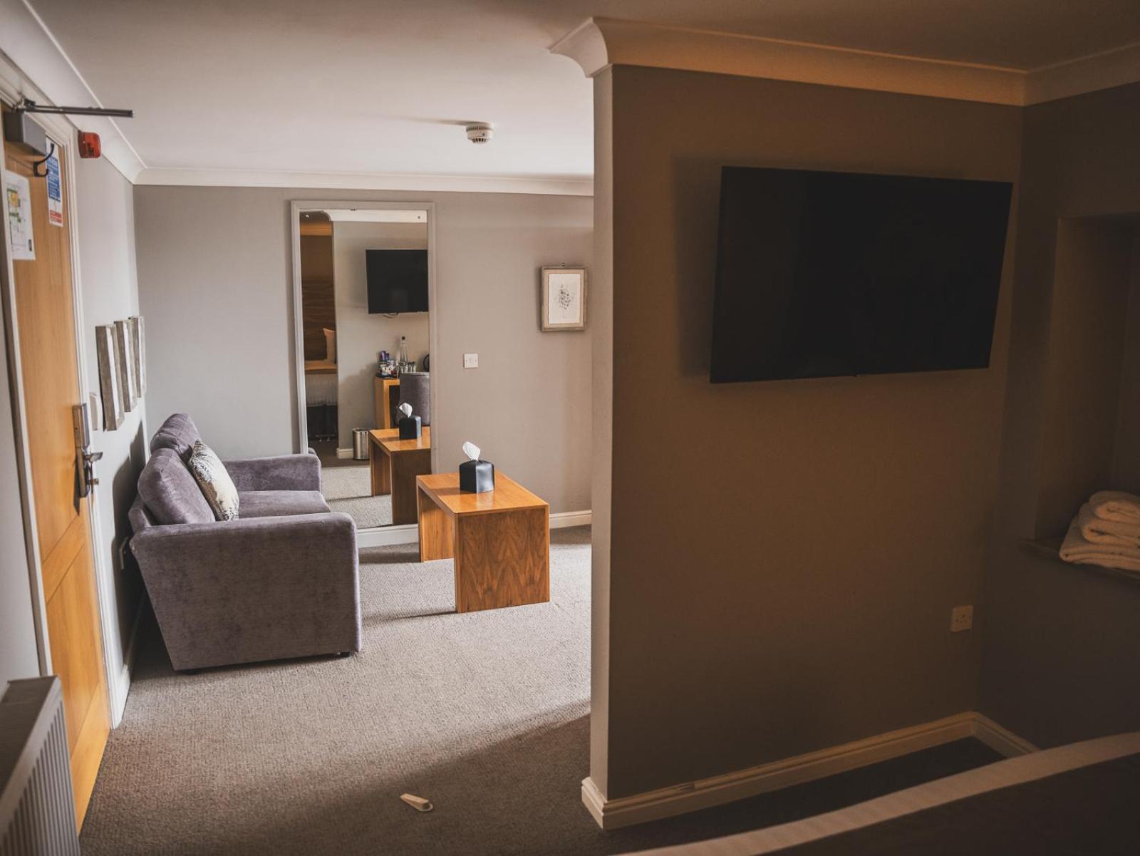 Deluxe Family Room (2 Adults + 3 Children) - Photo 5
