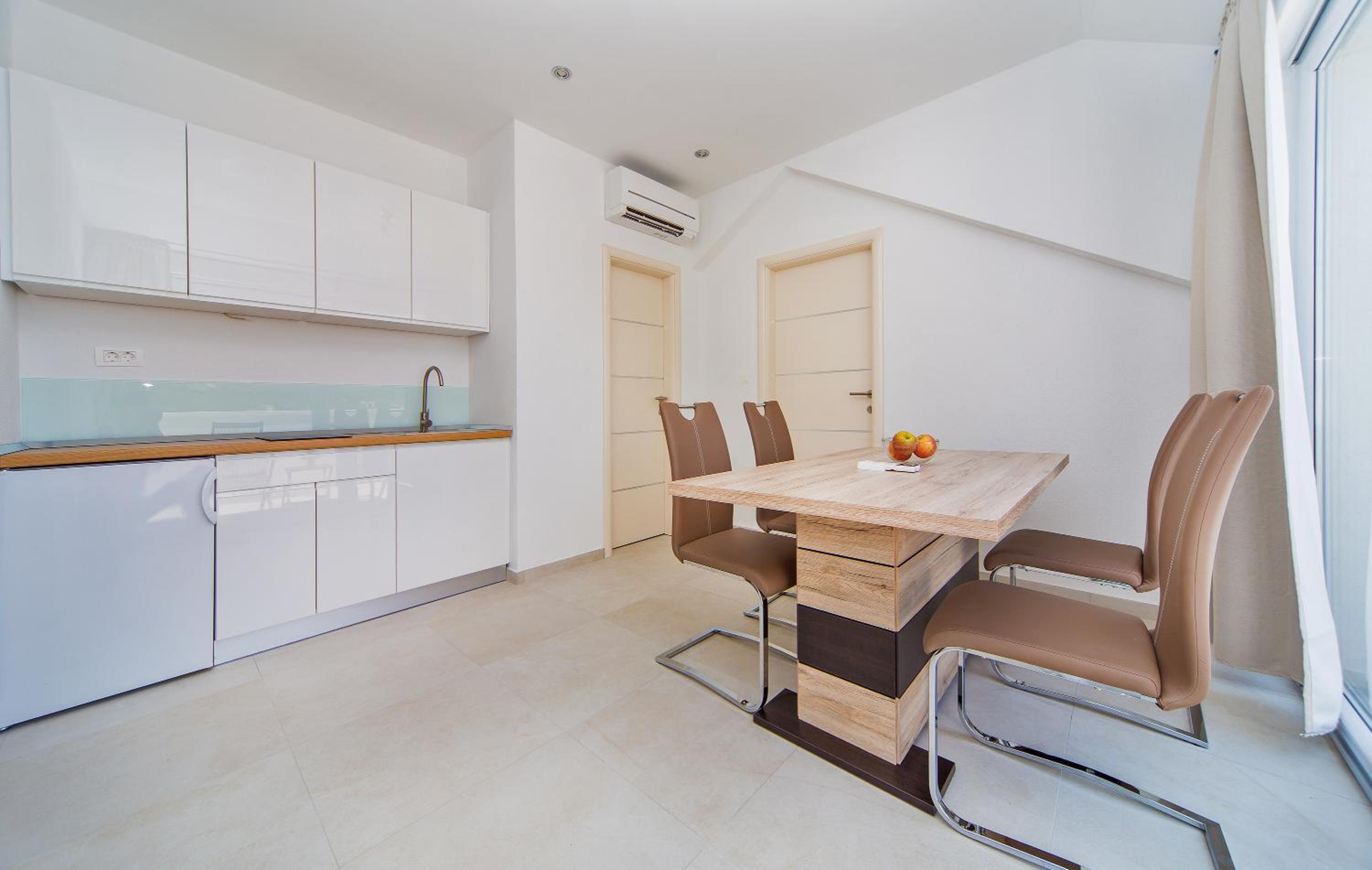 Double Room - Photo 7