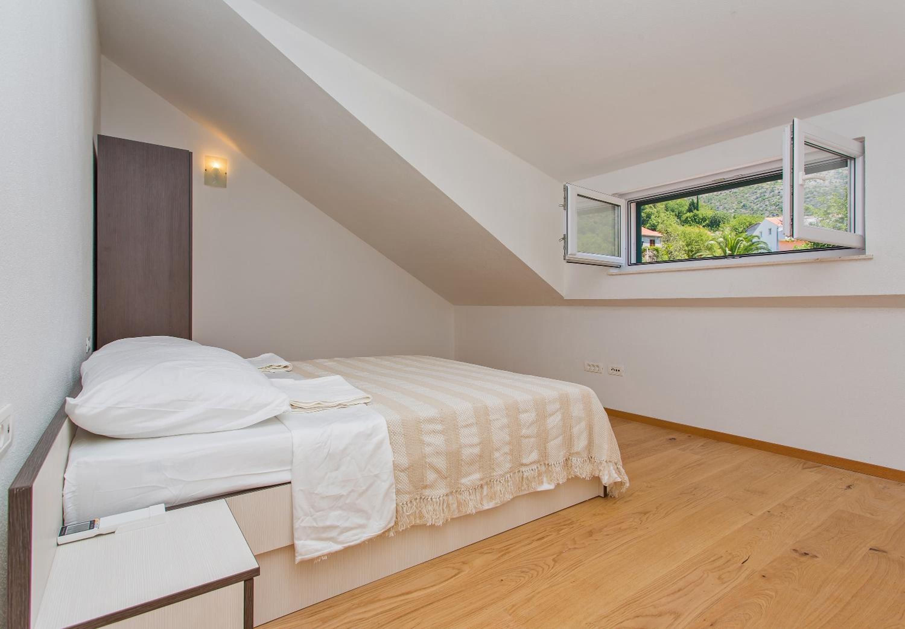 Double Room - Photo 3