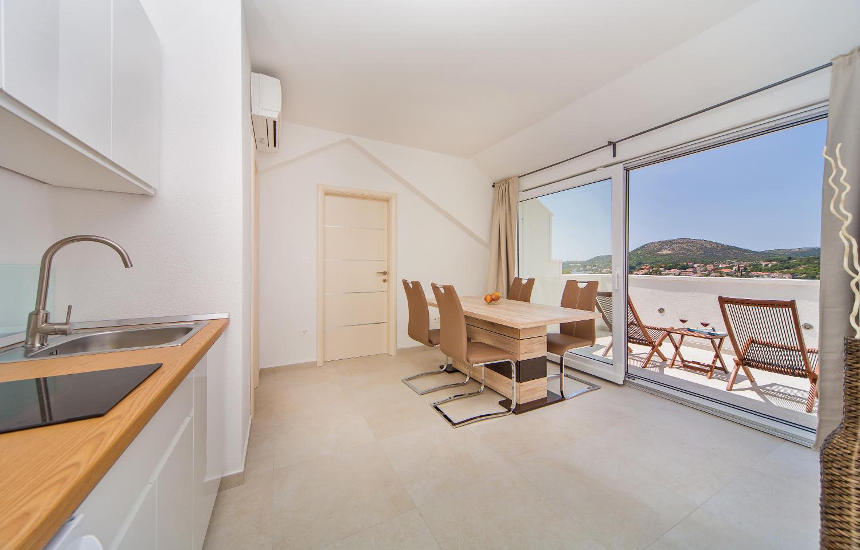 Double Room - Photo 8