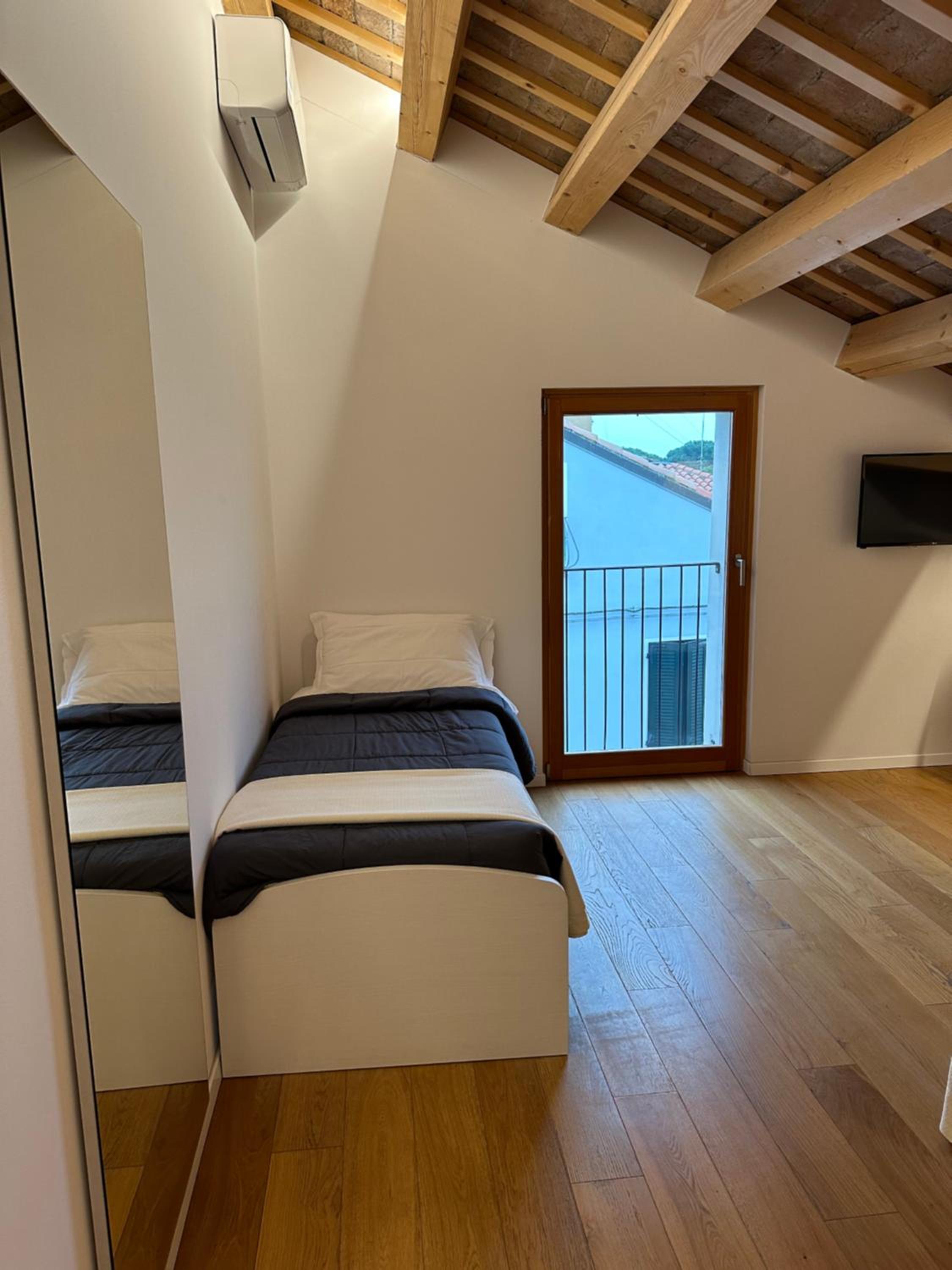 Basic Triple Room - Photo 1