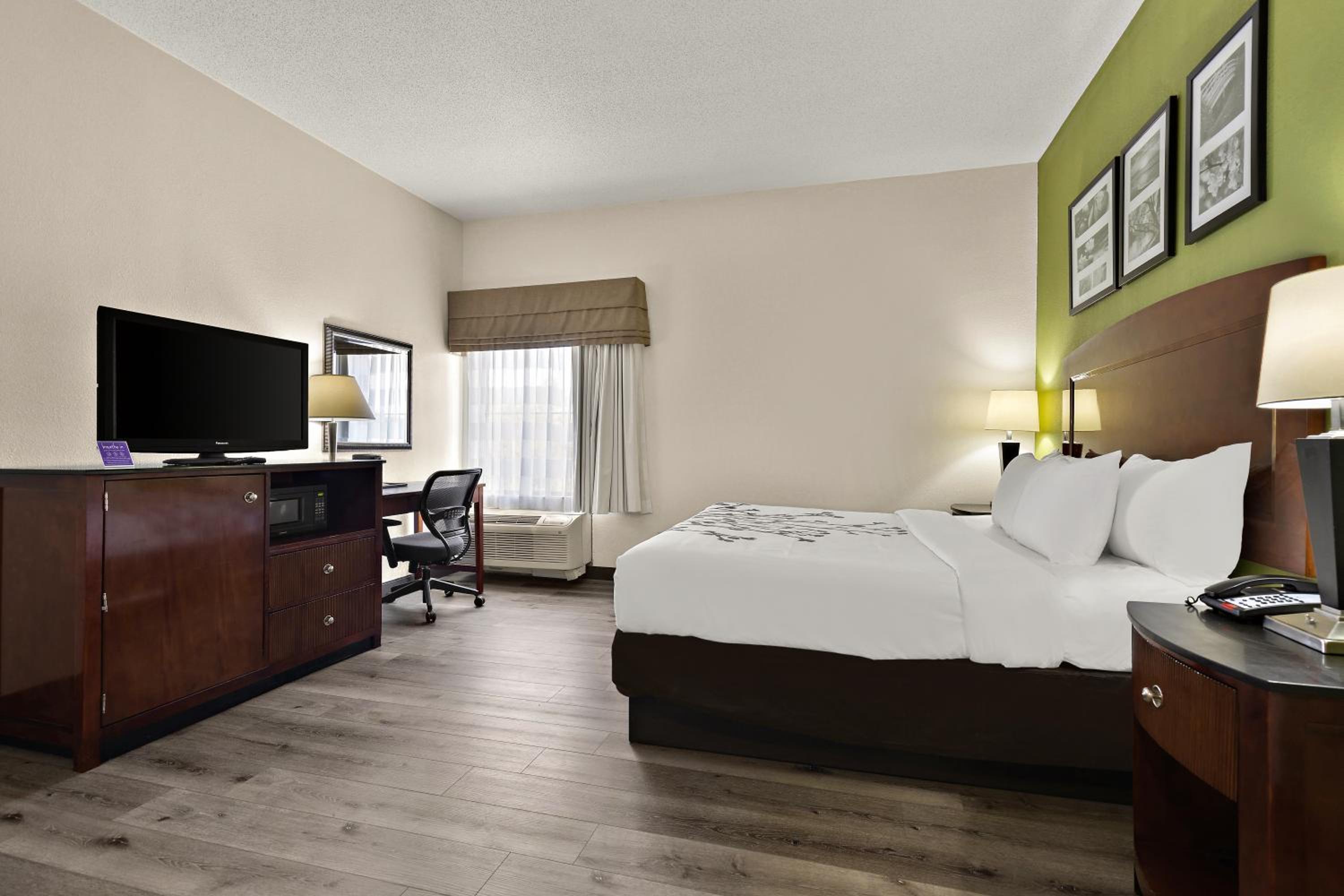 King Room - Non Smoking photo 2
