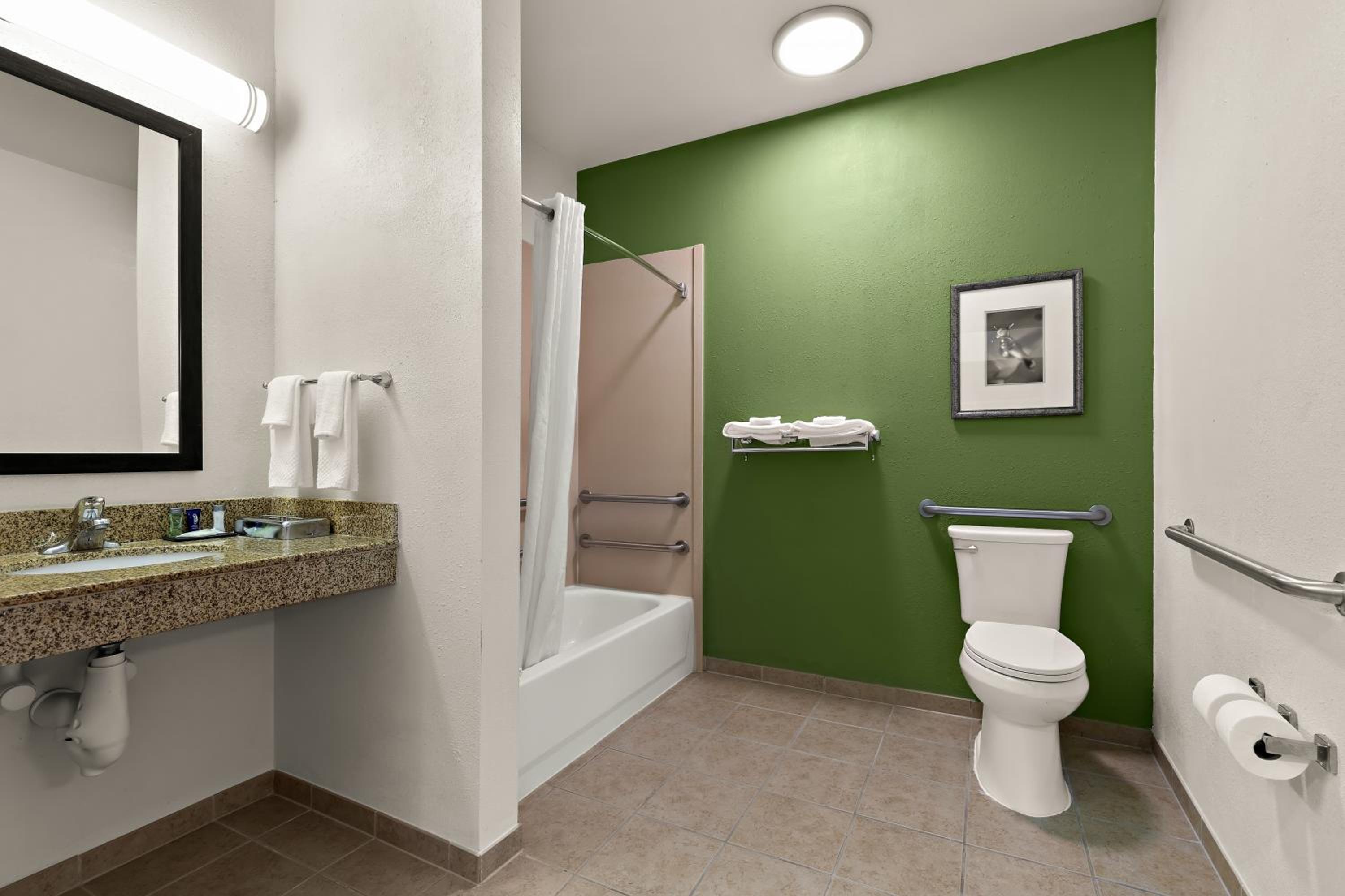 King Suite - Accessible/Non-Smoking photo 3