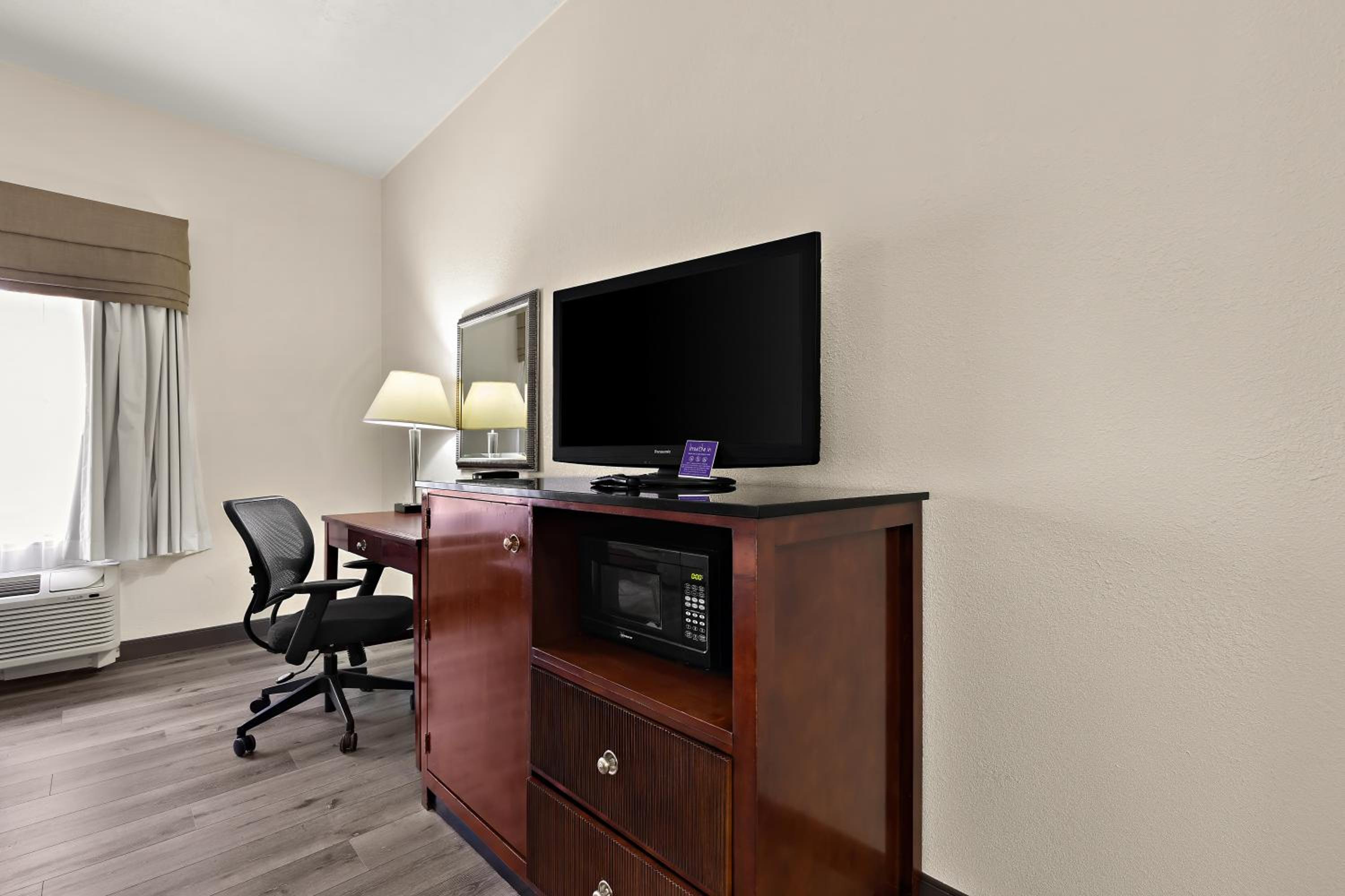 Double Room - Non-Smoking photo 1